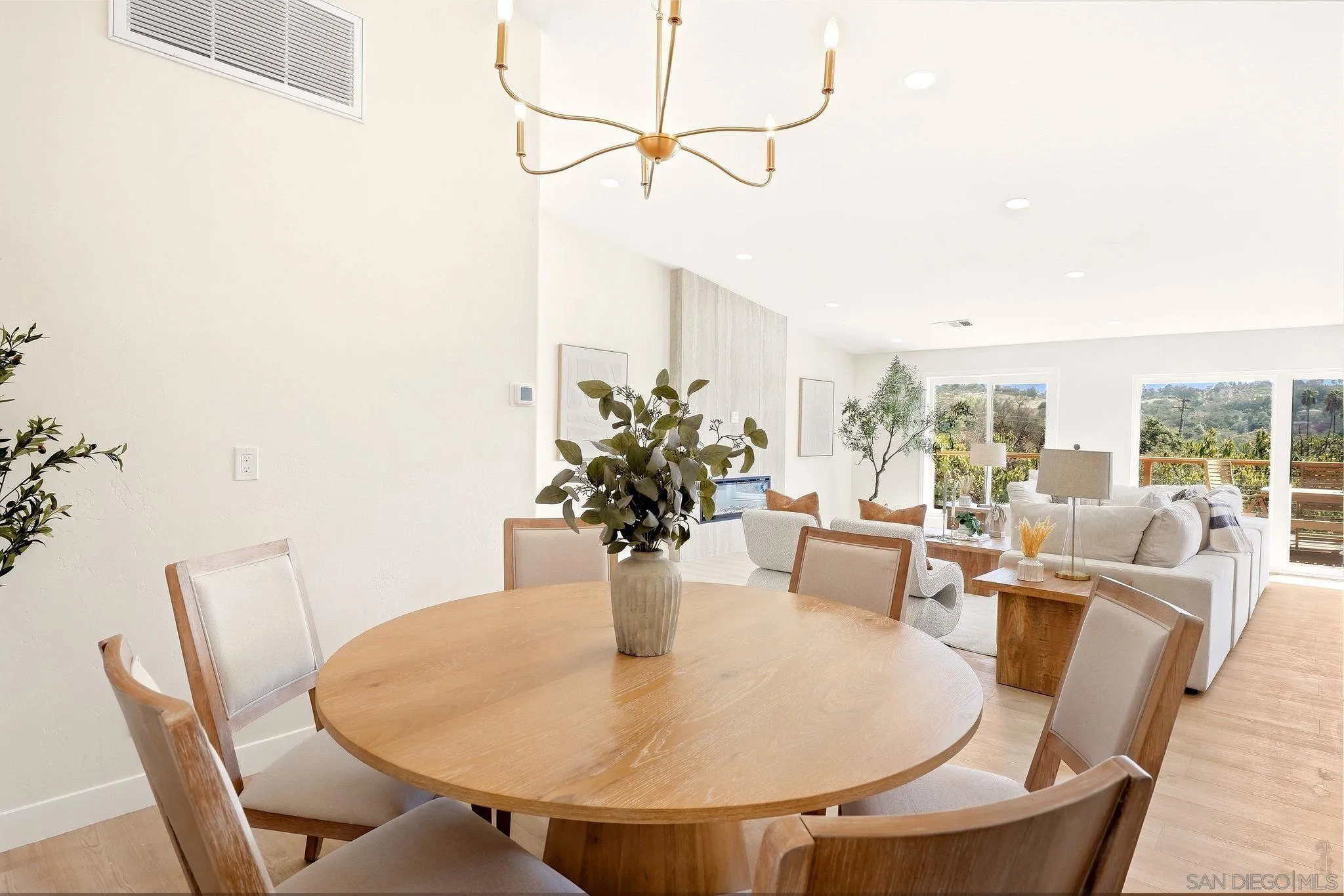 https://cdn.realtyfeed.com/cdn/127/260022830/141131cd4d8775ecc61bb381908aeebb.webp