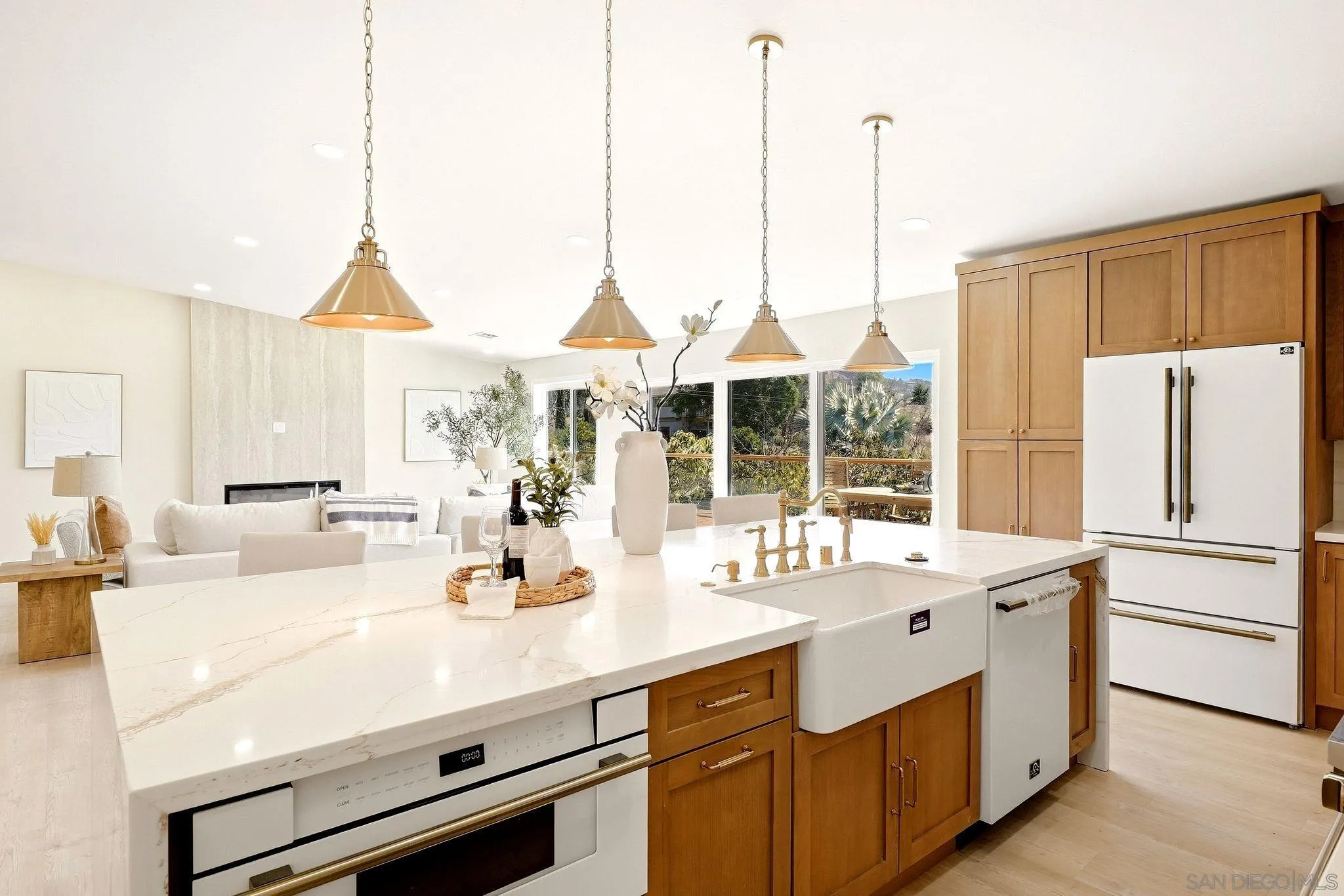 https://cdn.realtyfeed.com/cdn/127/260022830/160ef103e9d9a943a61f68dfe0cacdab.webp