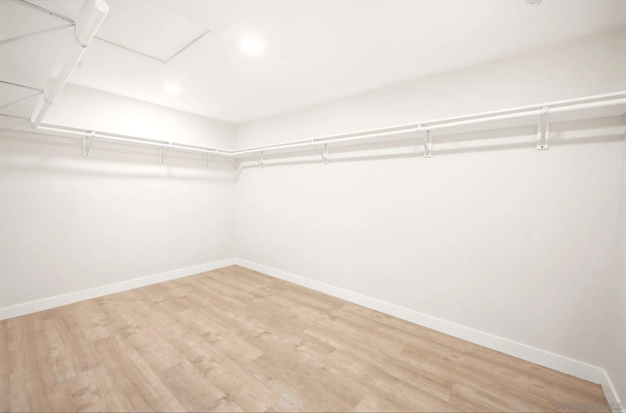 https://cdn.realtyfeed.com/cdn/127/260022830/1cb5dff15fbd4ab828011e9f80de6327.webp