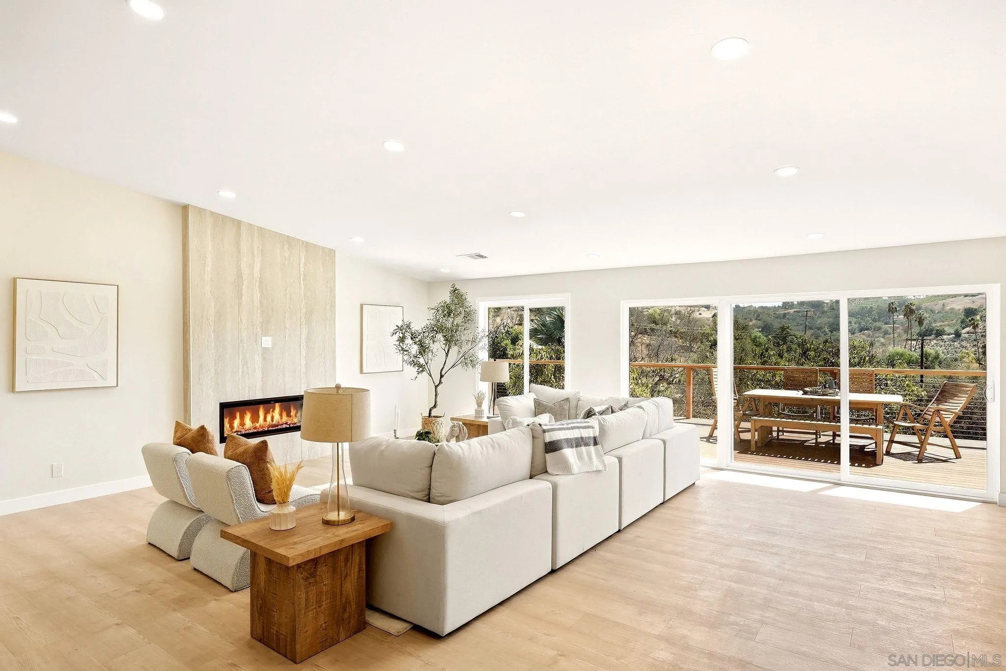 https://cdn.realtyfeed.com/cdn/127/260022830/28ba8720165275248521e35a5a5ed93c.webp