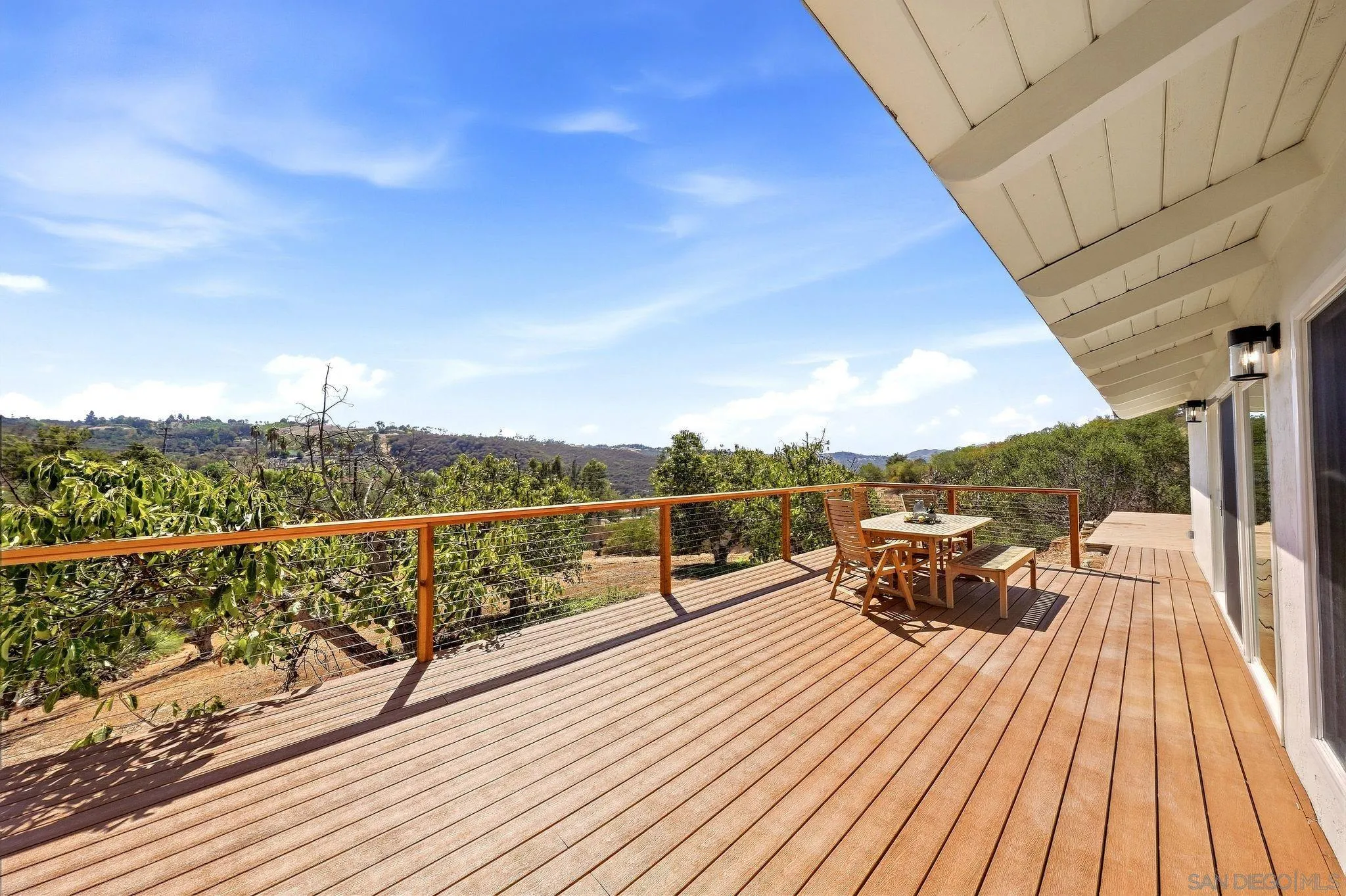 https://cdn.realtyfeed.com/cdn/127/260022830/2d420d0efccdb2a58f6ccba5f2005bb6.webp
