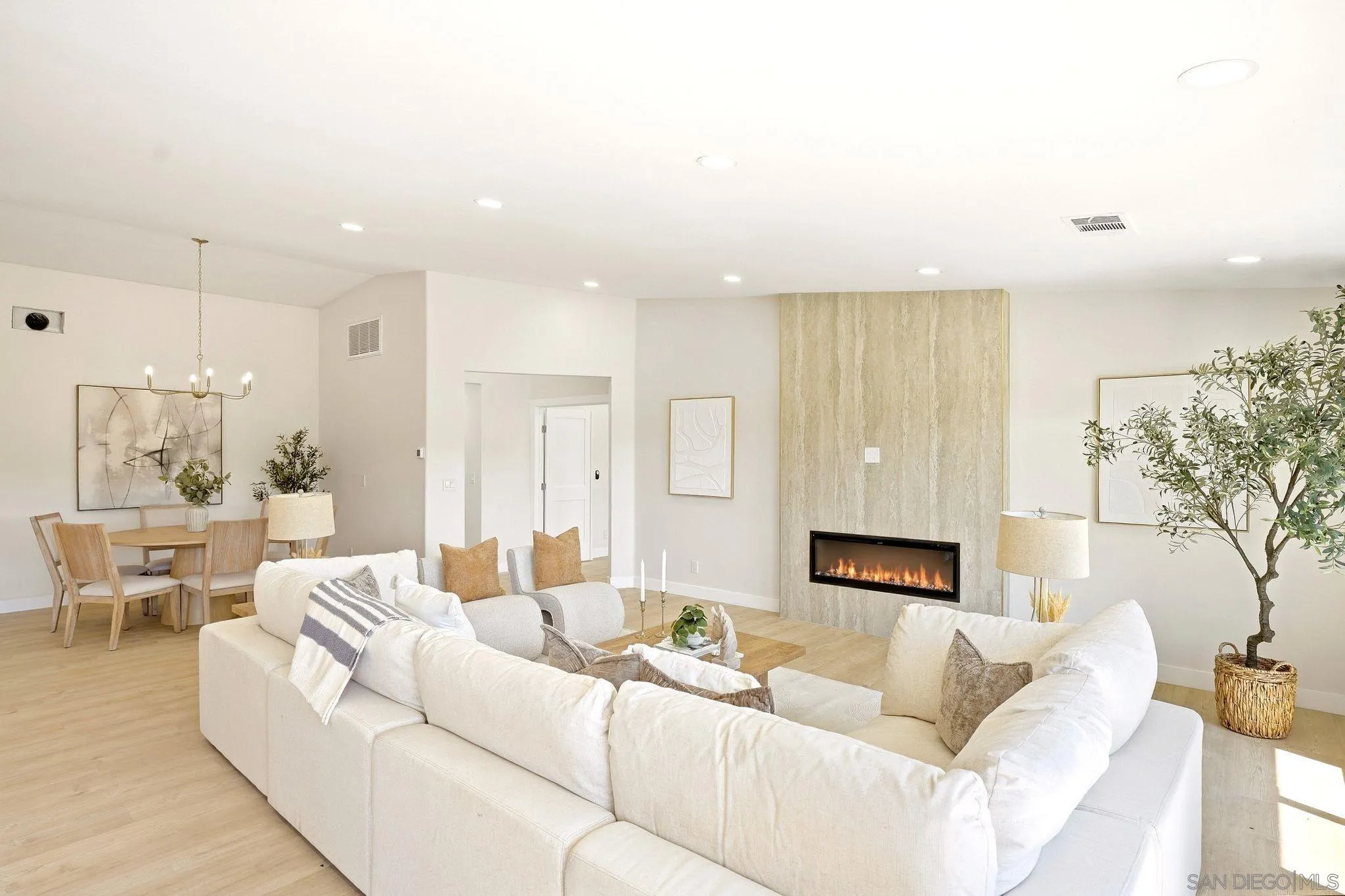 https://cdn.realtyfeed.com/cdn/127/260022830/3a9ed5a62c8a2ded26d6fa6532892bfa.webp