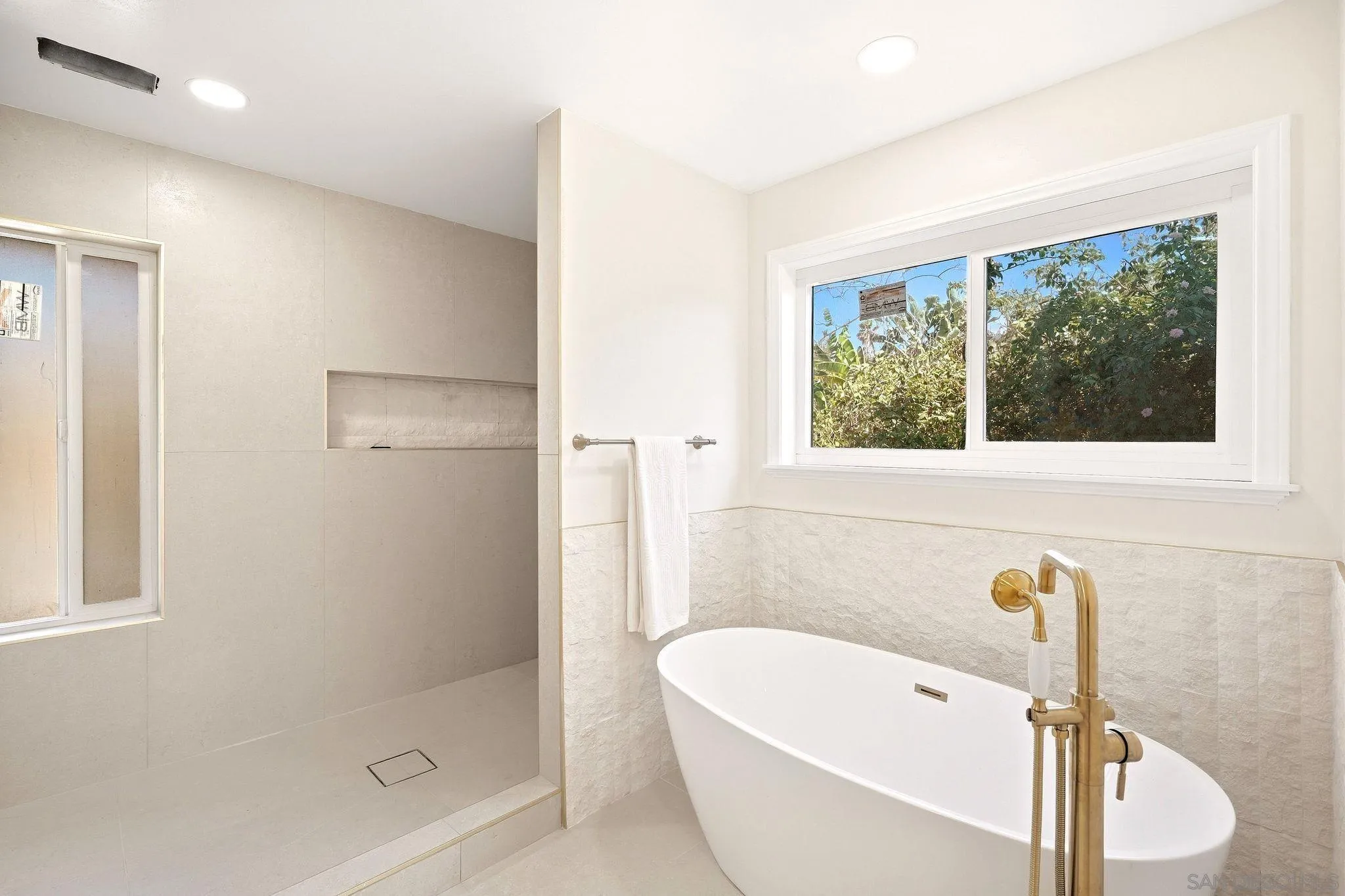 https://cdn.realtyfeed.com/cdn/127/260022830/41d2e4812ba7ac164d5d59022f70beab.webp