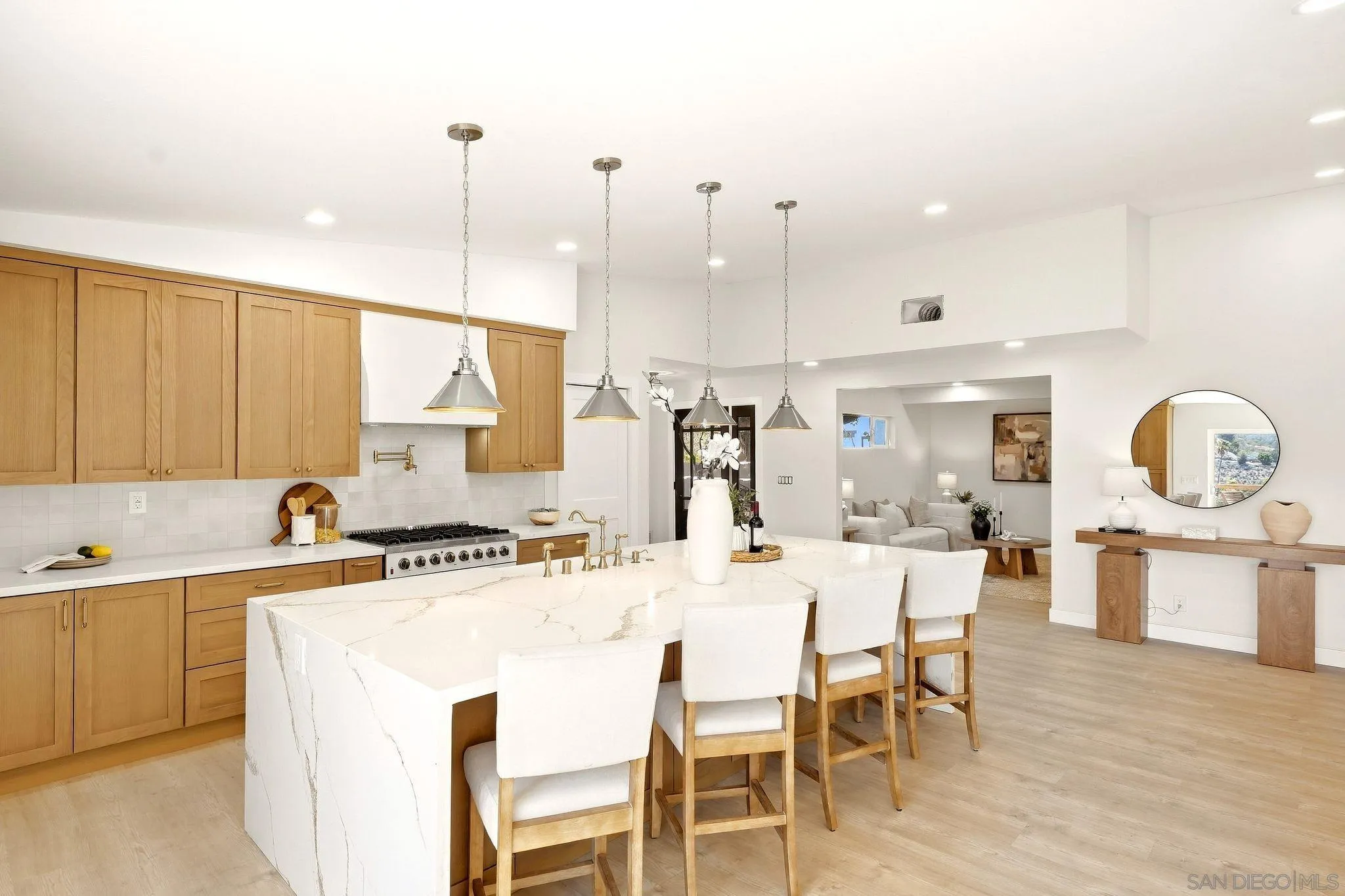 https://cdn.realtyfeed.com/cdn/127/260022830/4958fb7f1f14aecf8a92c1d52ee82b25.webp