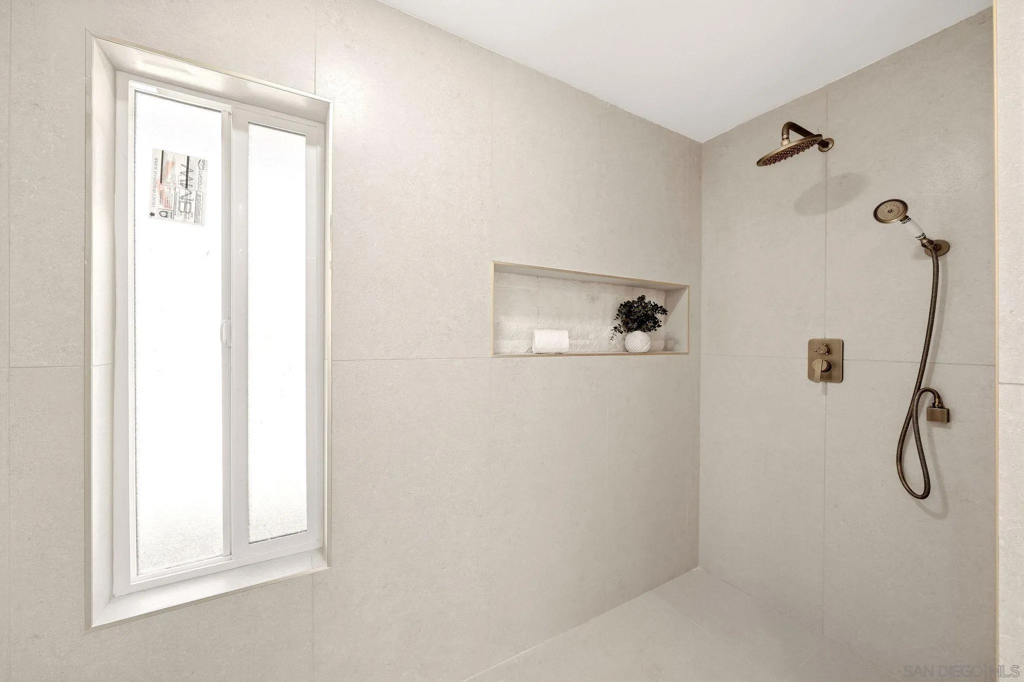 https://cdn.realtyfeed.com/cdn/127/260022830/713ae5c15d2801f12b4d66dfd9c6fb6d.webp