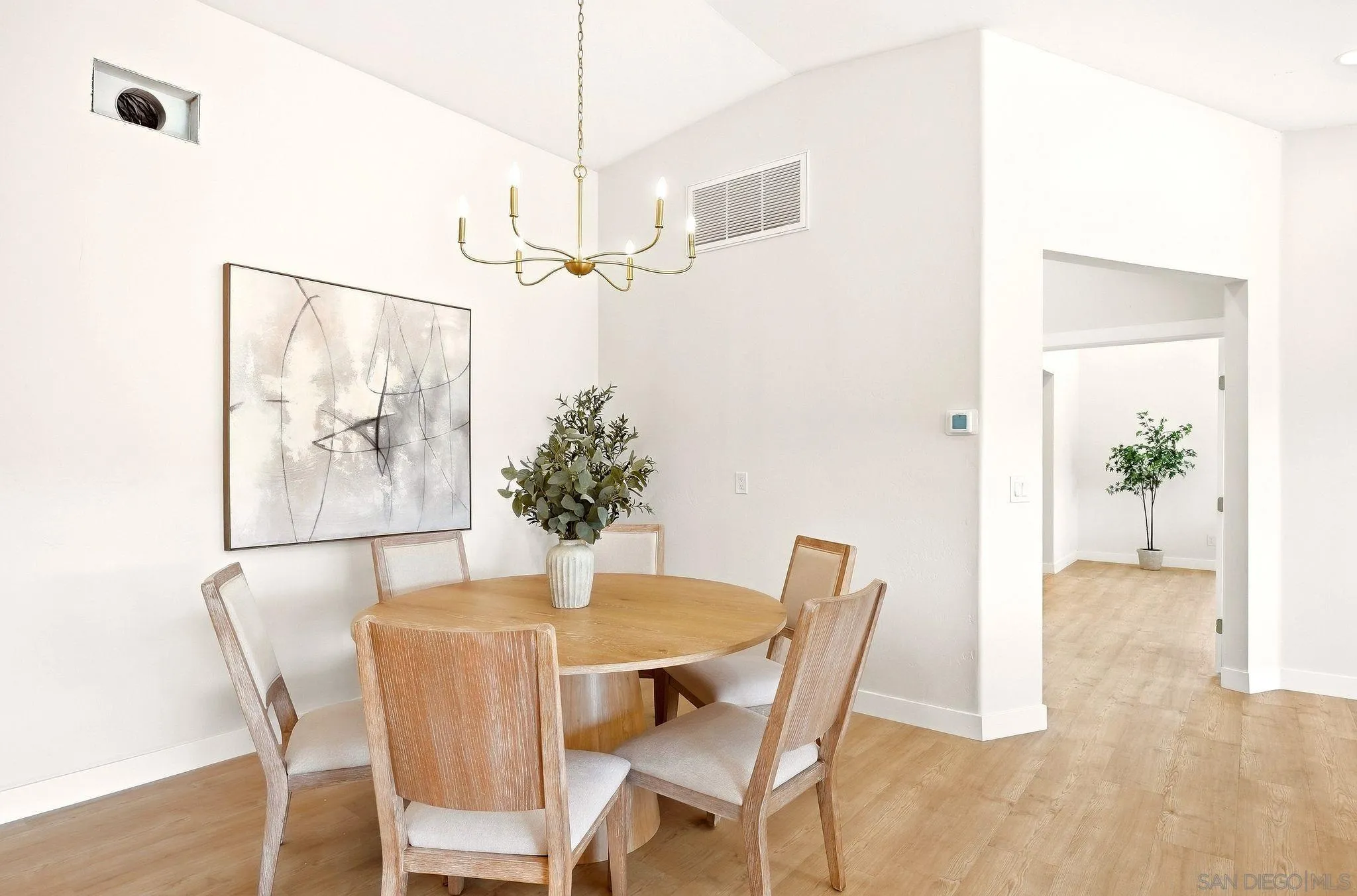 https://cdn.realtyfeed.com/cdn/127/260022830/817a54a6e7adeab53ac6d133c90ac2e6.webp