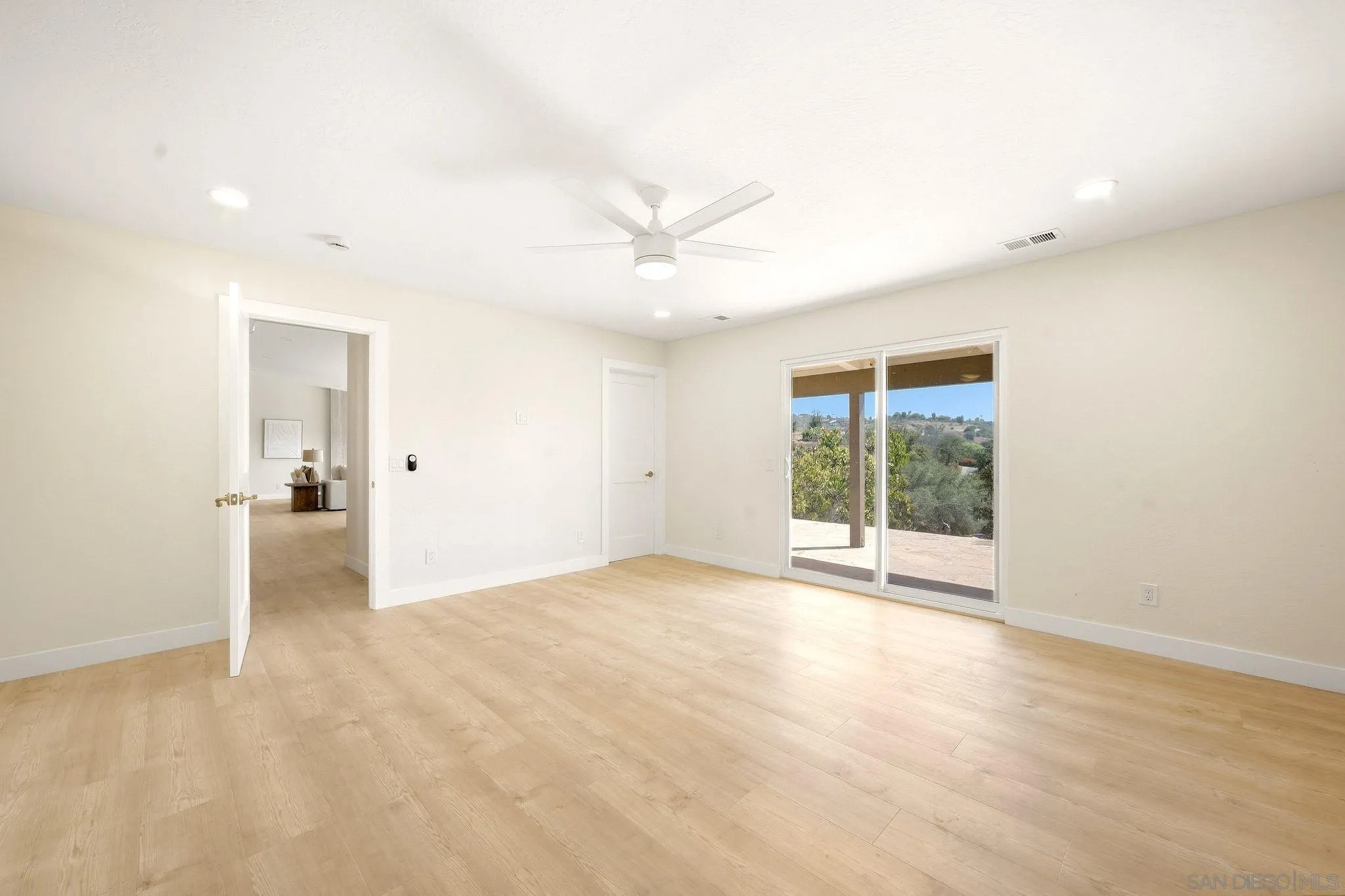 https://cdn.realtyfeed.com/cdn/127/260022830/8596d3b955e5e9081358b762dce38f0a.webp