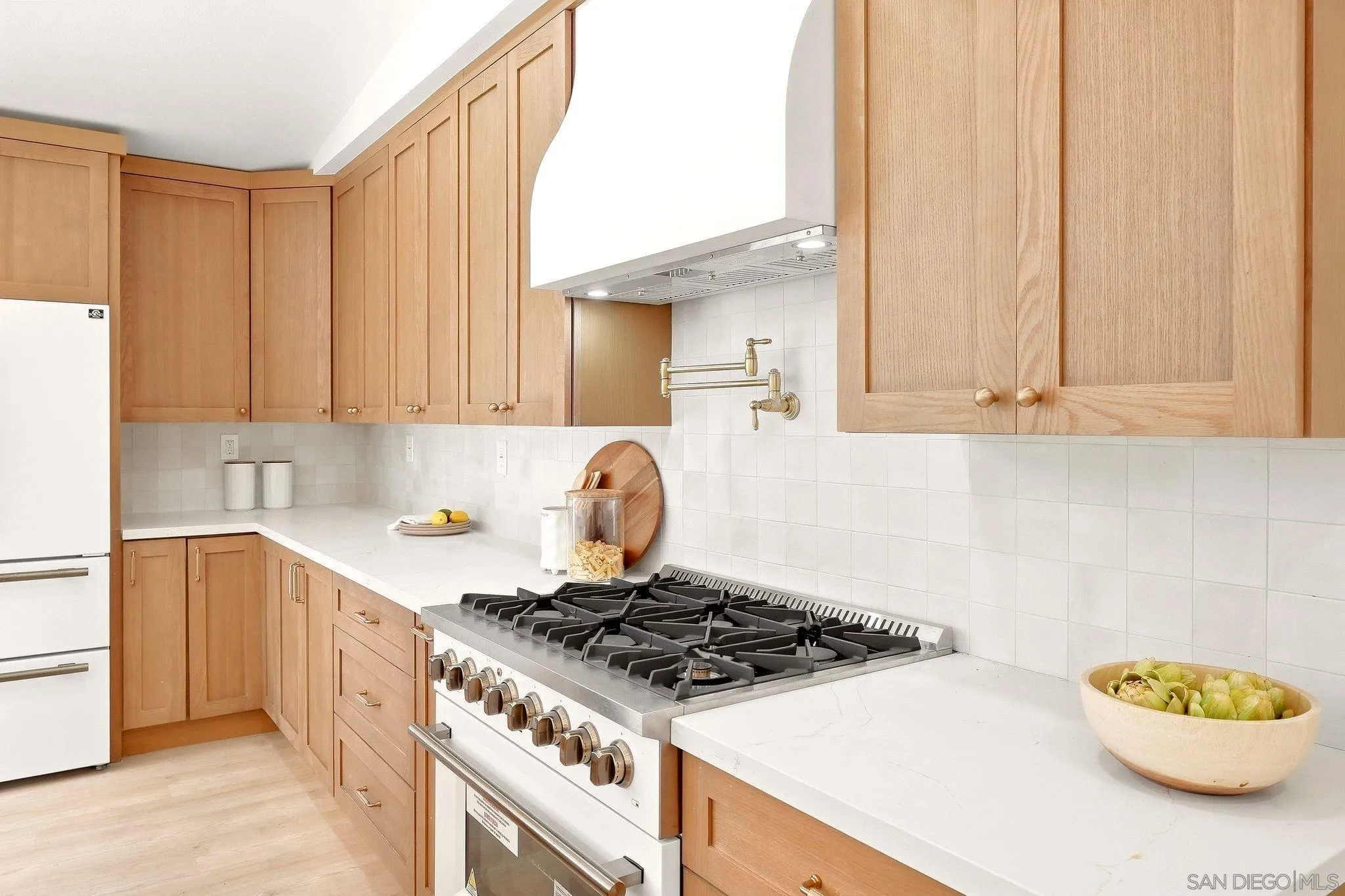 https://cdn.realtyfeed.com/cdn/127/260022830/89544dec9fd4519b32298fb54614c3ea.webp
