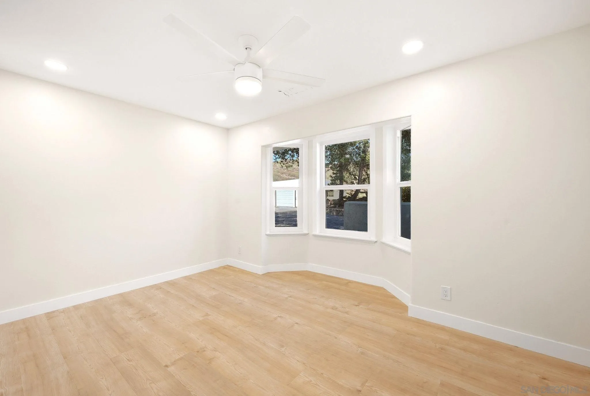 https://cdn.realtyfeed.com/cdn/127/260022830/90224f4241c89904b4916dbf992812df.webp
