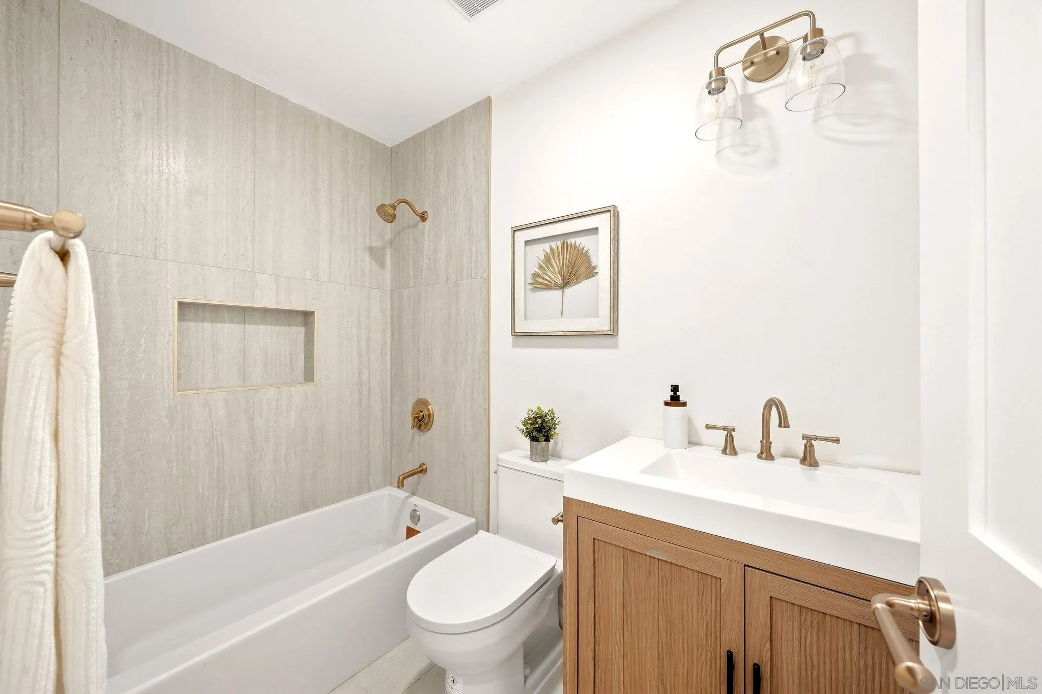 https://cdn.realtyfeed.com/cdn/127/260022830/e580db9f575a4a5e9c7df56e334403c2.webp