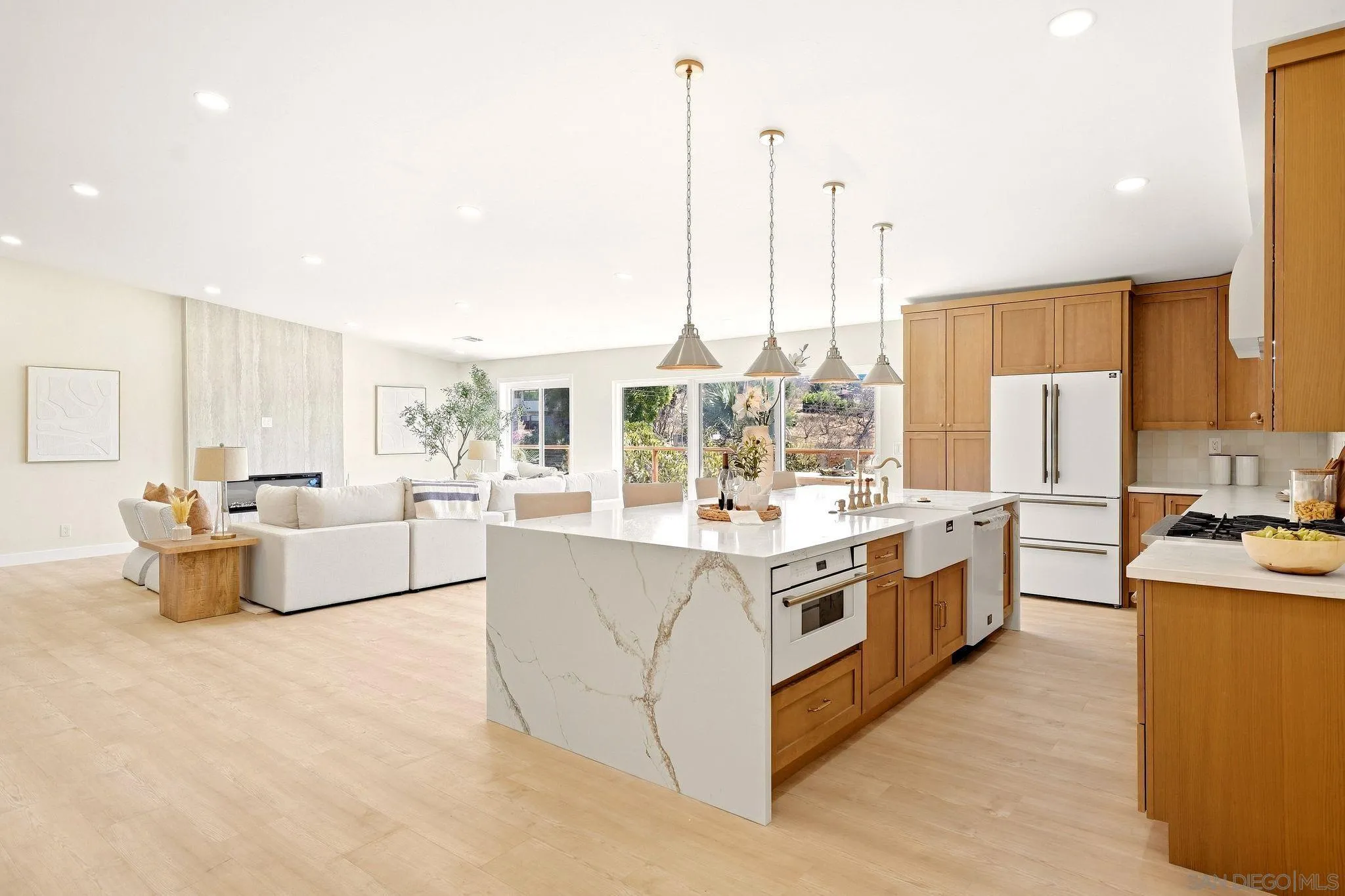 https://cdn.realtyfeed.com/cdn/127/260022830/f809f0f2ac38f2eb1dea996c5fbb1de1.webp