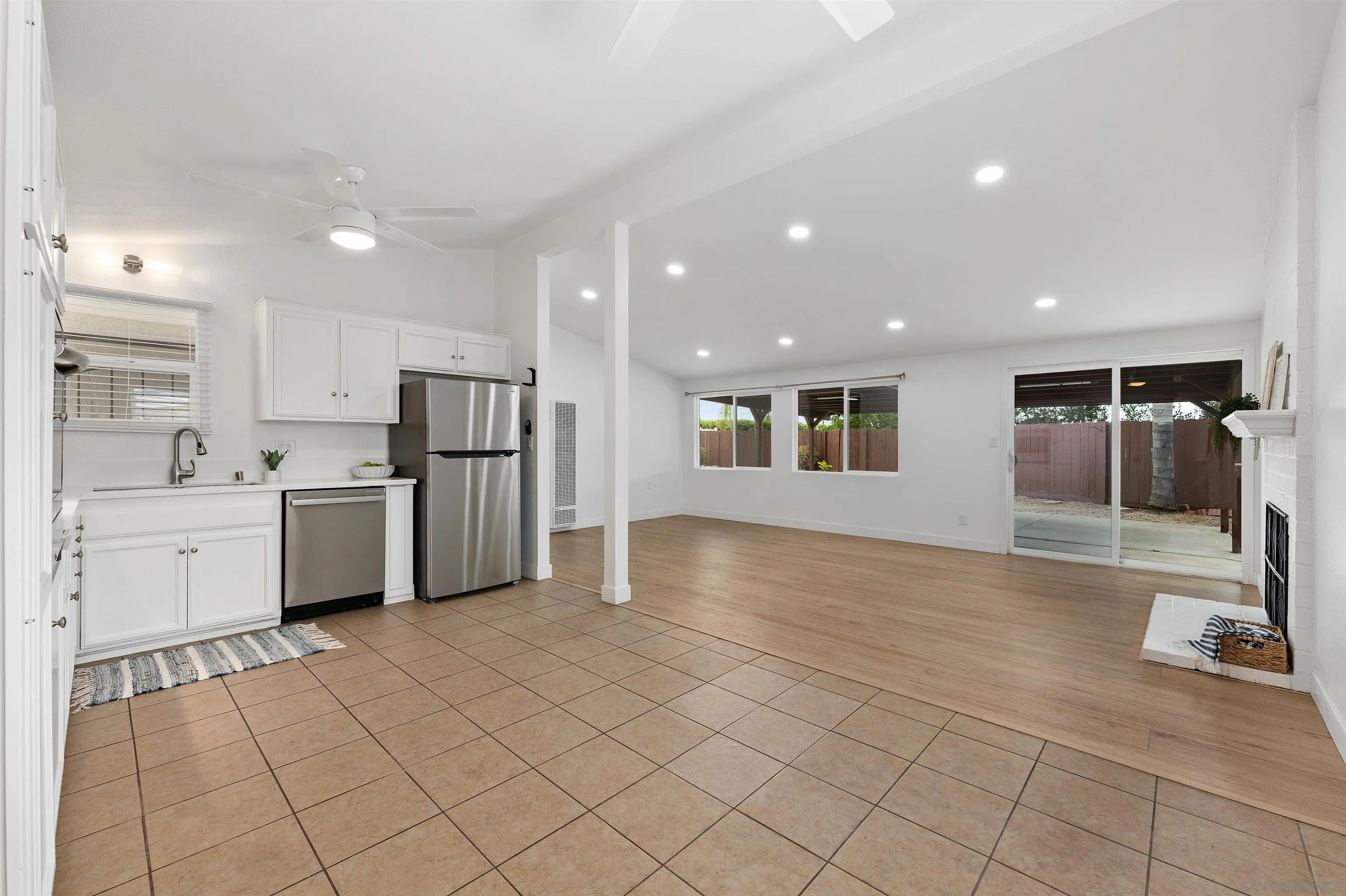 https://cdn.realtyfeed.com/cdn/127/260022833/9ee10805dea1166b8f6bd52750bd32e6.webp