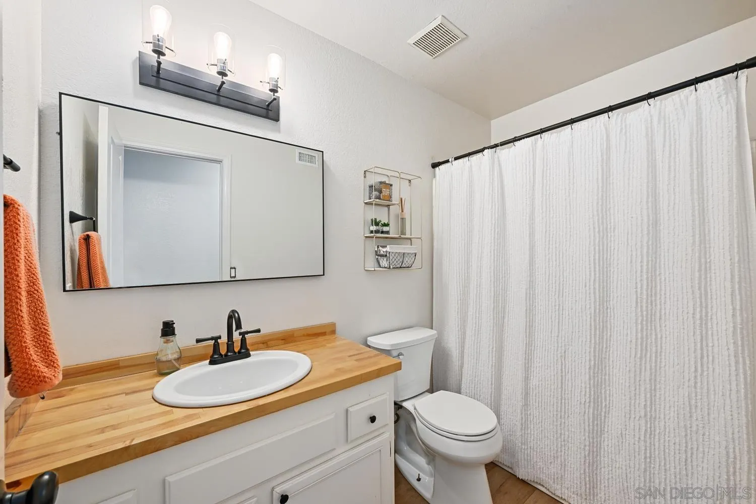 https://cdn.realtyfeed.com/cdn/127/260022834/64eaab0b5349f7da9d676f4106cef5c7.webp