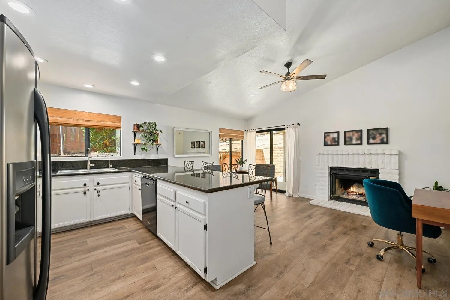 https://cdn.realtyfeed.com/cdn/127/260022834/7b56cc8002edc8bdaaceed23178fcfb5.webp