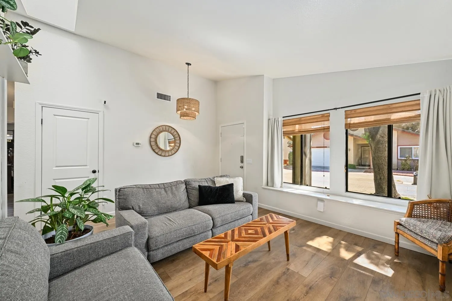 https://cdn.realtyfeed.com/cdn/127/260022834/7c7fa1adac864dbb169c63b766743038.webp
