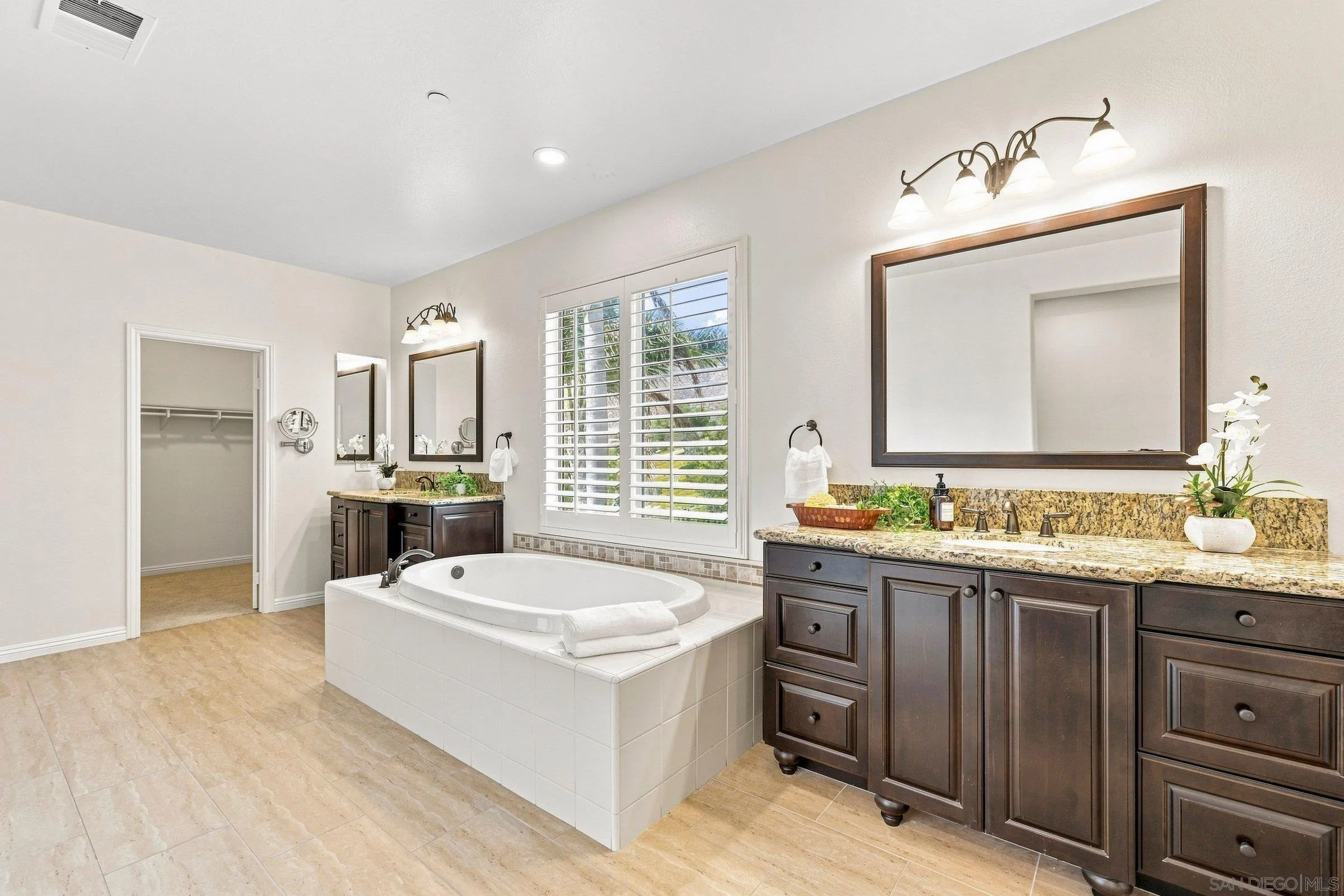 https://cdn.realtyfeed.com/cdn/127/260022835/011887c3a3b5882cec8358697aa9296c.webp