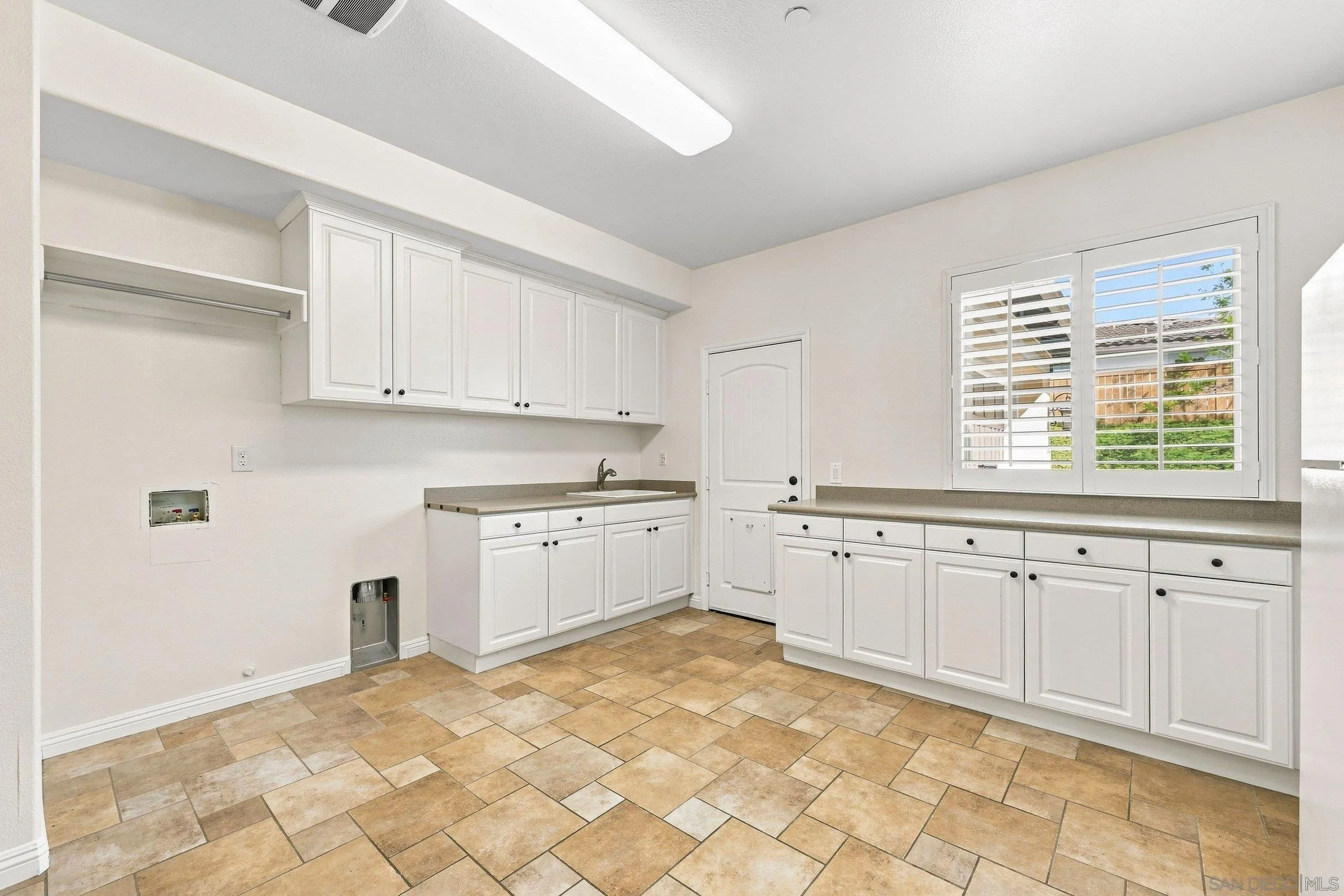 https://cdn.realtyfeed.com/cdn/127/260022835/14ff7031c63677d5d87f4935a2a8d59a.webp