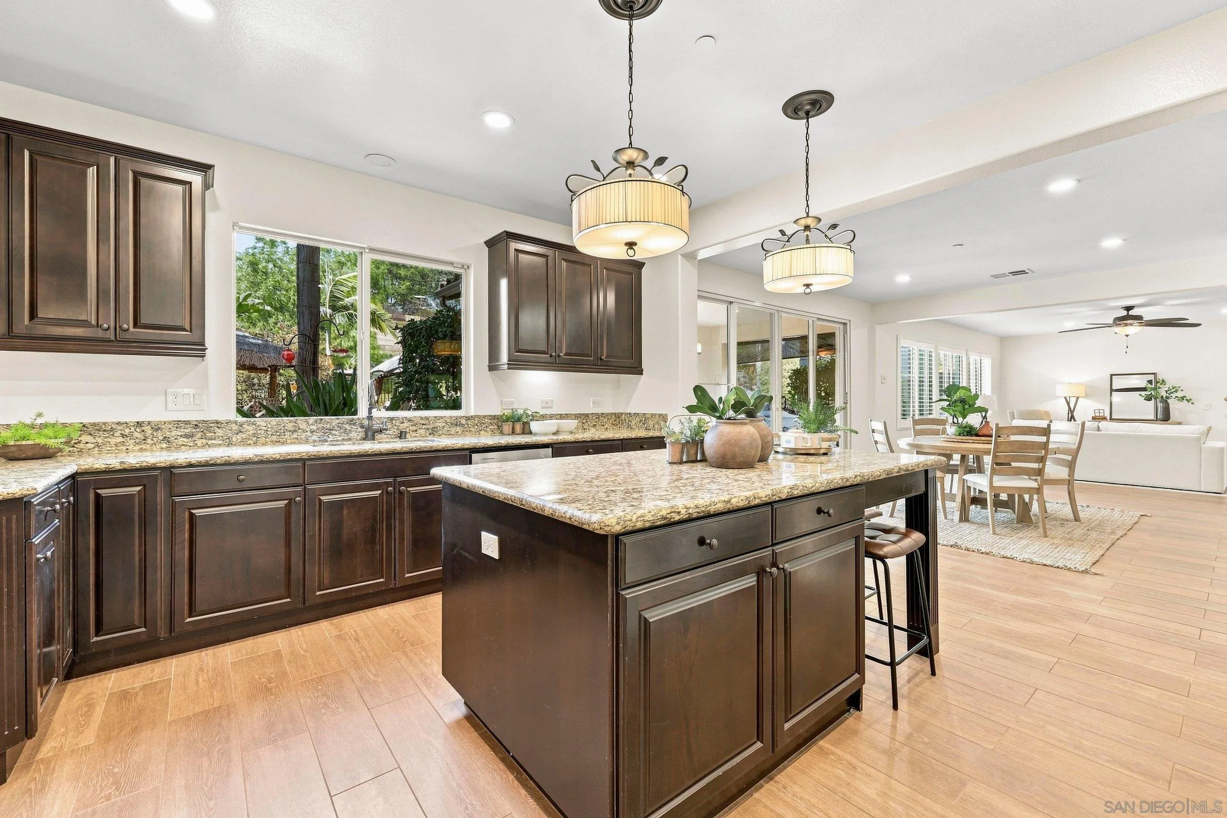 https://cdn.realtyfeed.com/cdn/127/260022835/2de394b4cbe8d34558e053a55b7e56ad.webp