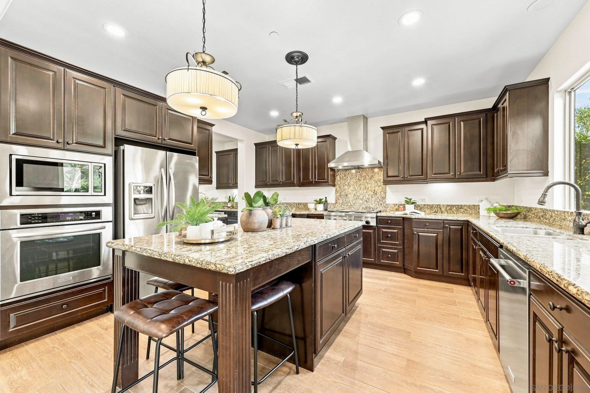https://cdn.realtyfeed.com/cdn/127/260022835/41eb8df9a1eb3b50022dab0b24f7968c.webp