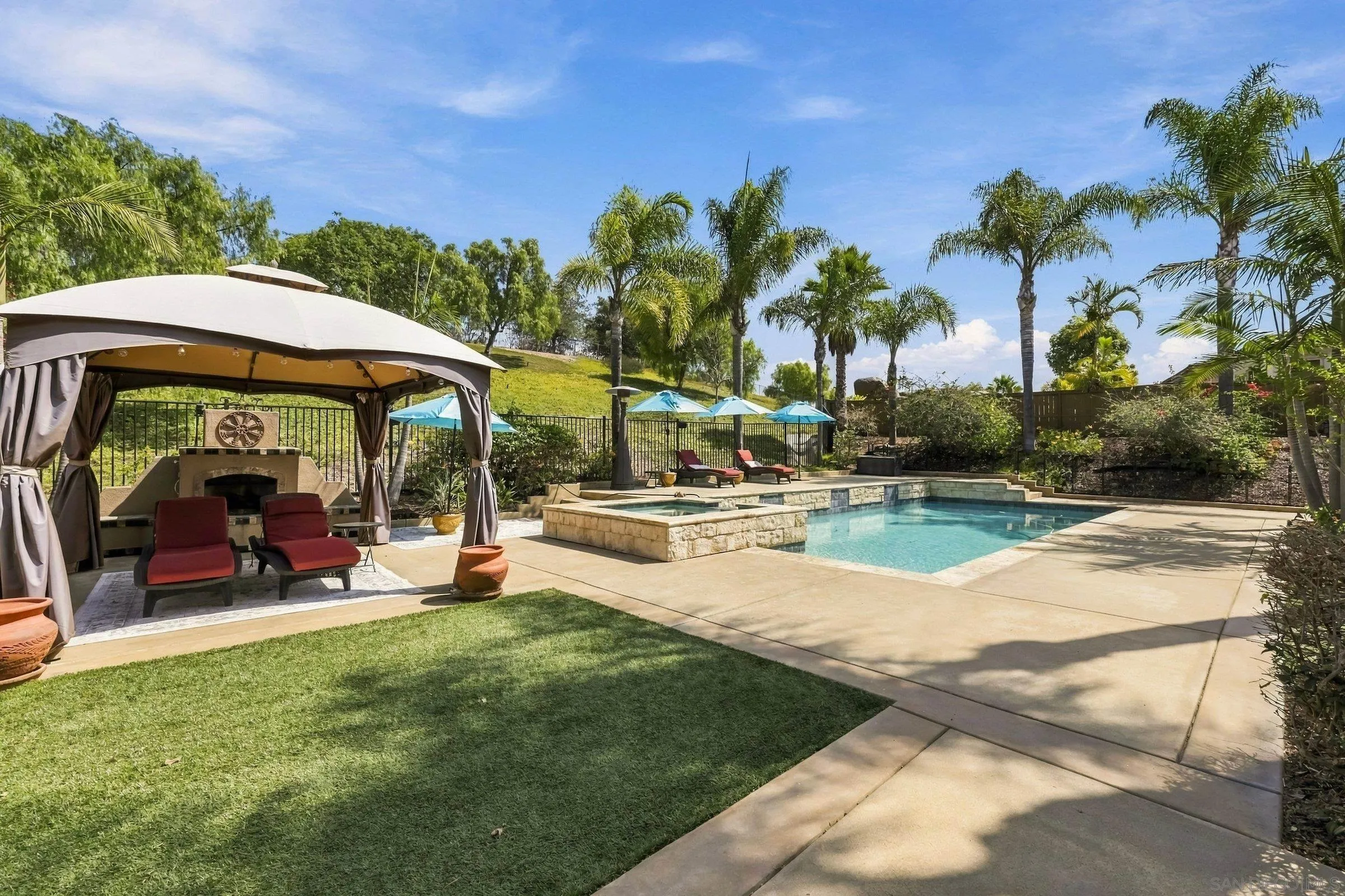https://cdn.realtyfeed.com/cdn/127/260022835/7890eeadcd10482b61692c90f7ff3dd4.webp