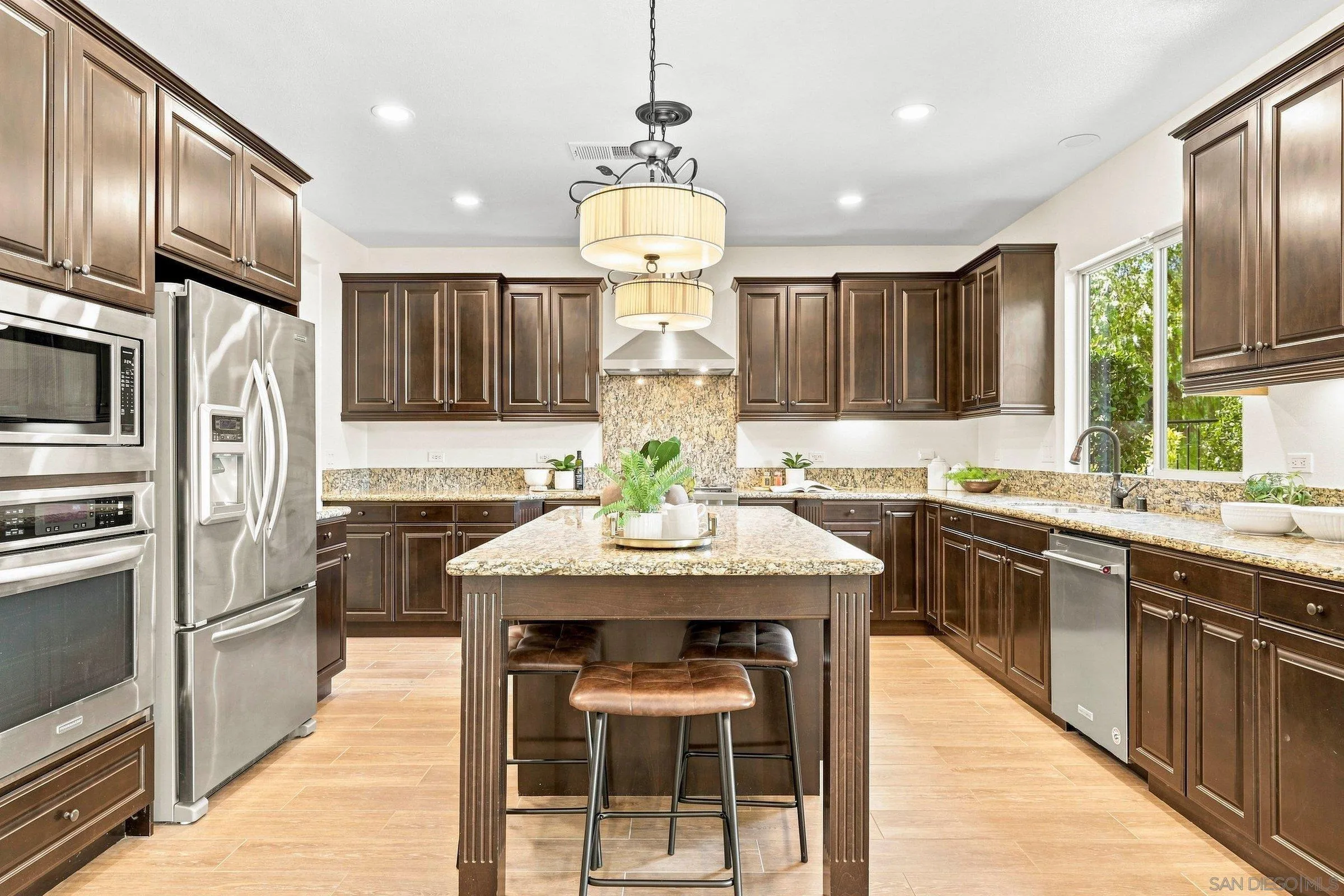 https://cdn.realtyfeed.com/cdn/127/260022835/a3594871698a2df7bf58d396dfabc049.webp