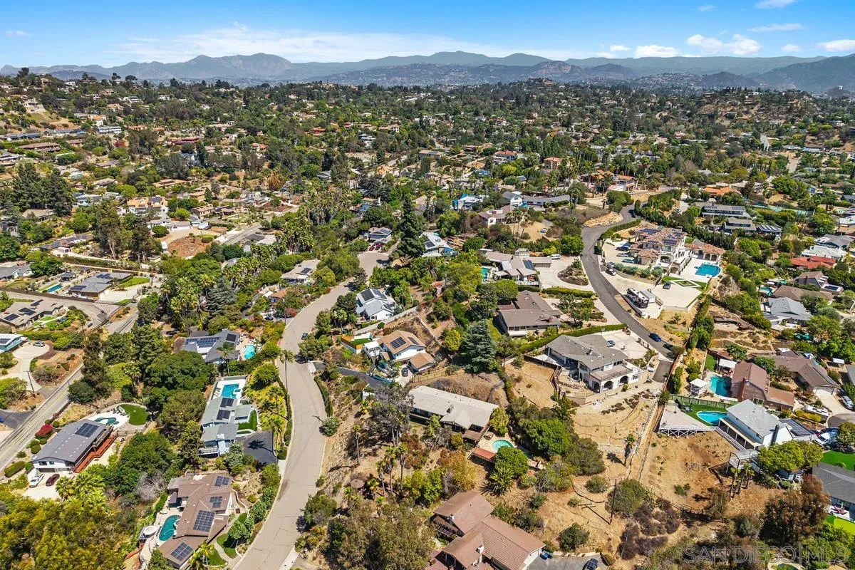 https://cdn.realtyfeed.com/cdn/127/260022837/33b48a9c76a9c0b975070fbbeb39d9c7.webp