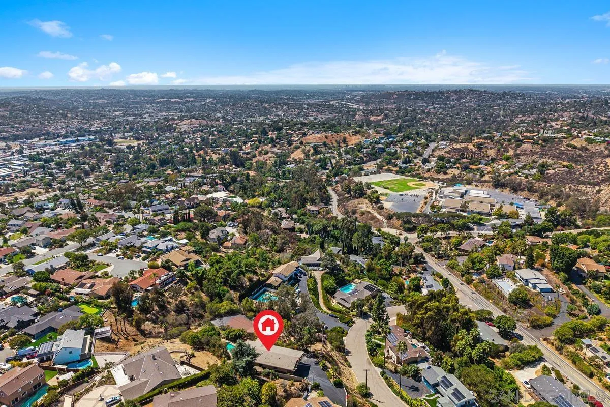 https://cdn.realtyfeed.com/cdn/127/260022837/882b46d1a3d60eec1b7174bc208eef84.webp