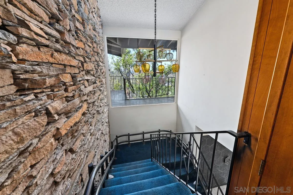 https://cdn.realtyfeed.com/cdn/127/260022837/db8b3525223c4bee631bdc15d31ed44a.webp