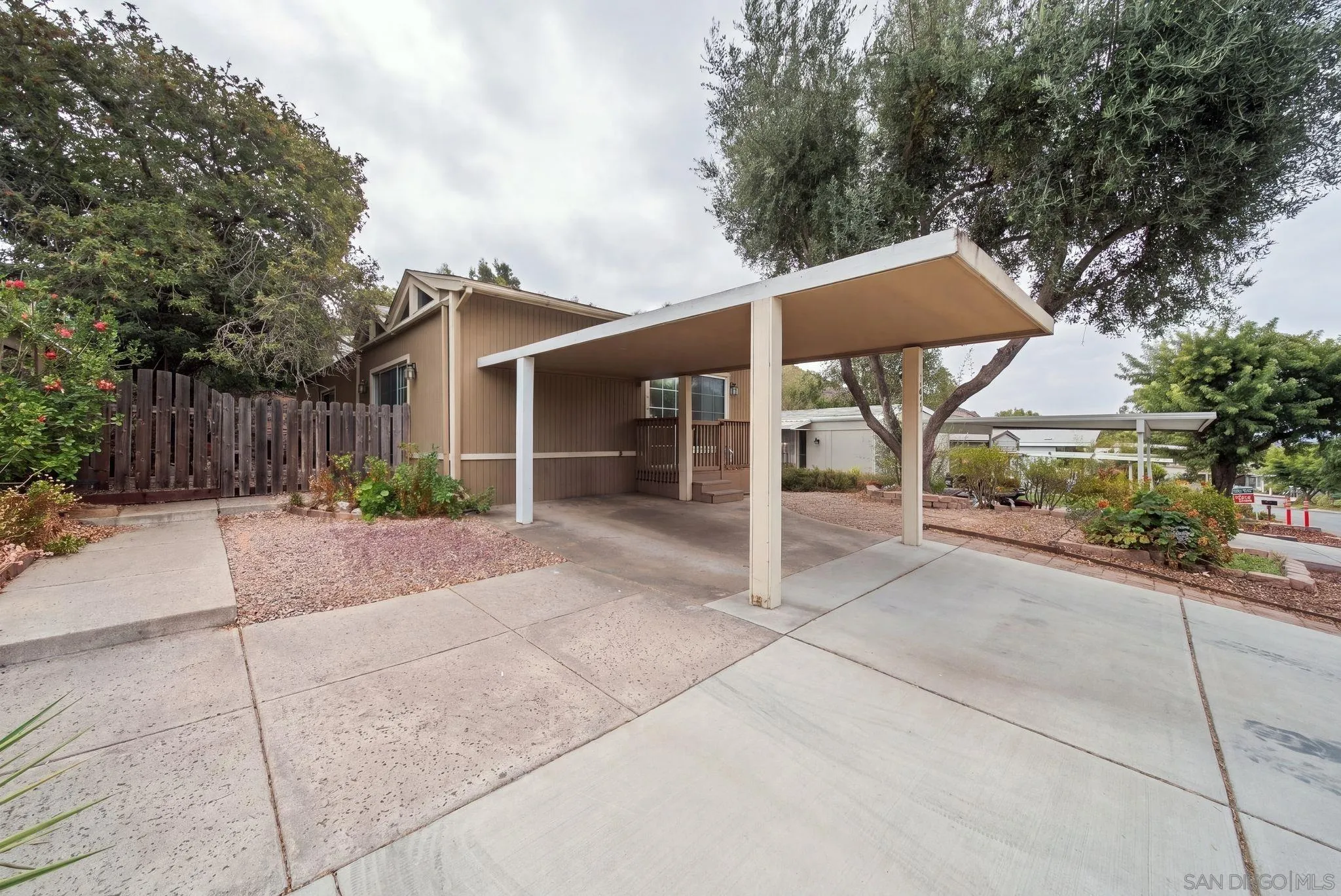 https://cdn.realtyfeed.com/cdn/127/260022840/437bbefb27566a5e1cc740f59f1792cd.webp