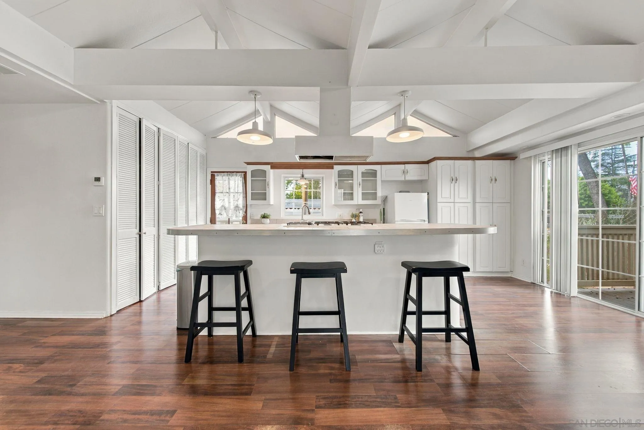 https://cdn.realtyfeed.com/cdn/127/260022840/6be10e8631fd6d01b5973e71e010a5fd.webp