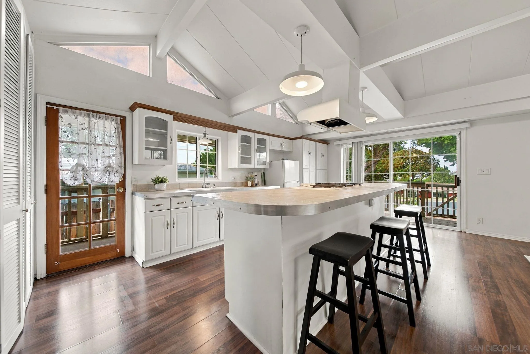 https://cdn.realtyfeed.com/cdn/127/260022840/79791184465f04d61f2ac589aeda96d1.webp