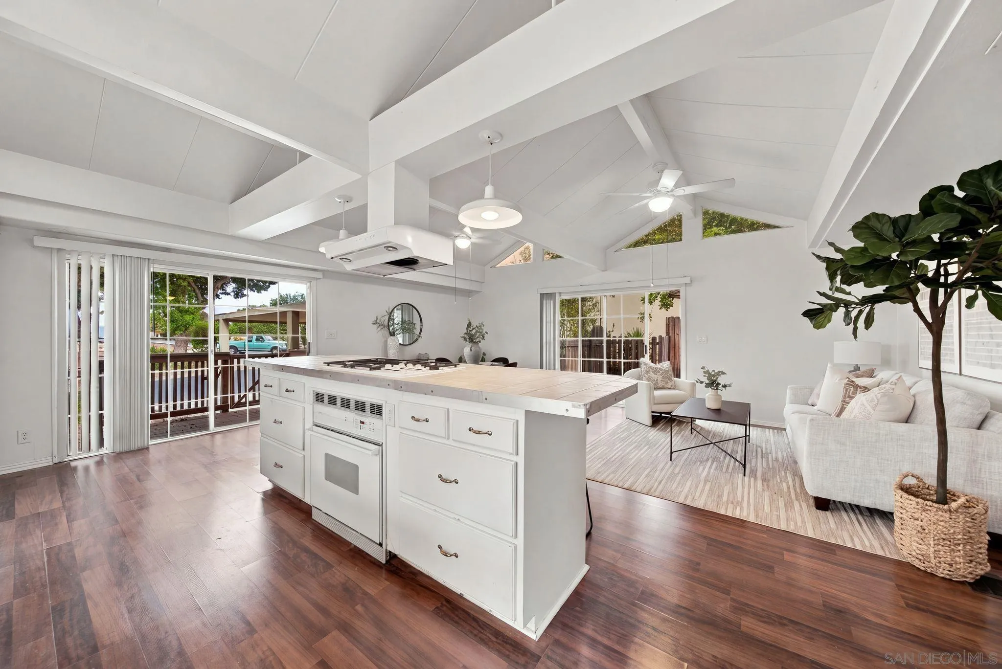 https://cdn.realtyfeed.com/cdn/127/260022840/7f0fceb2607ea85374bc992ec699a168.webp