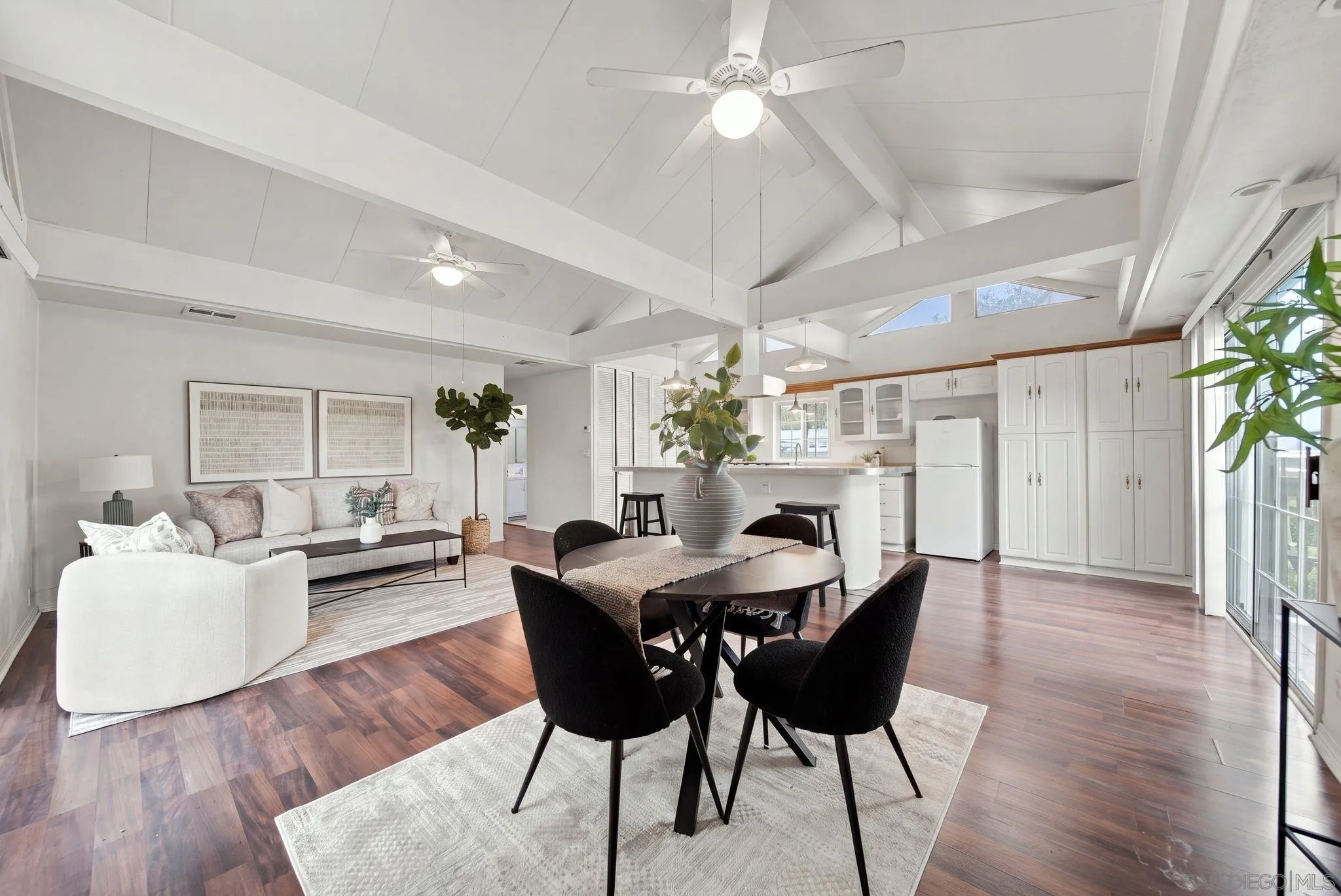 https://cdn.realtyfeed.com/cdn/127/260022840/abc44f373ca44bd0710e313decde5c22.webp