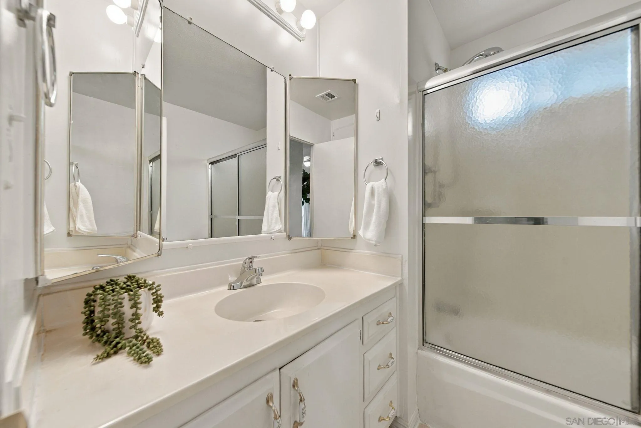 https://cdn.realtyfeed.com/cdn/127/260022840/f71b8fdf07029f7e447f75b17487da2f.webp