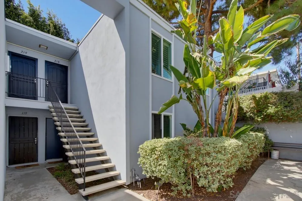 https://cdn.realtyfeed.com/cdn/127/260022841/0358d2f0525282191e4daa47ca55fe0d.webp