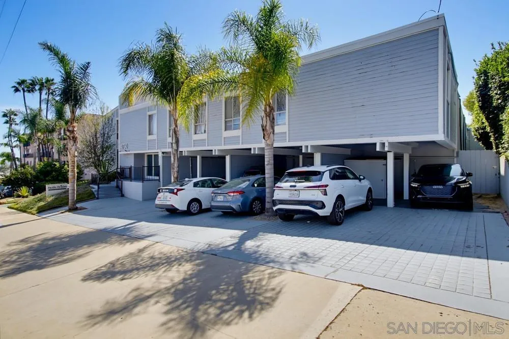 https://cdn.realtyfeed.com/cdn/127/260022841/2de6d31a1eedcdf4cd562841c2a4a663.webp