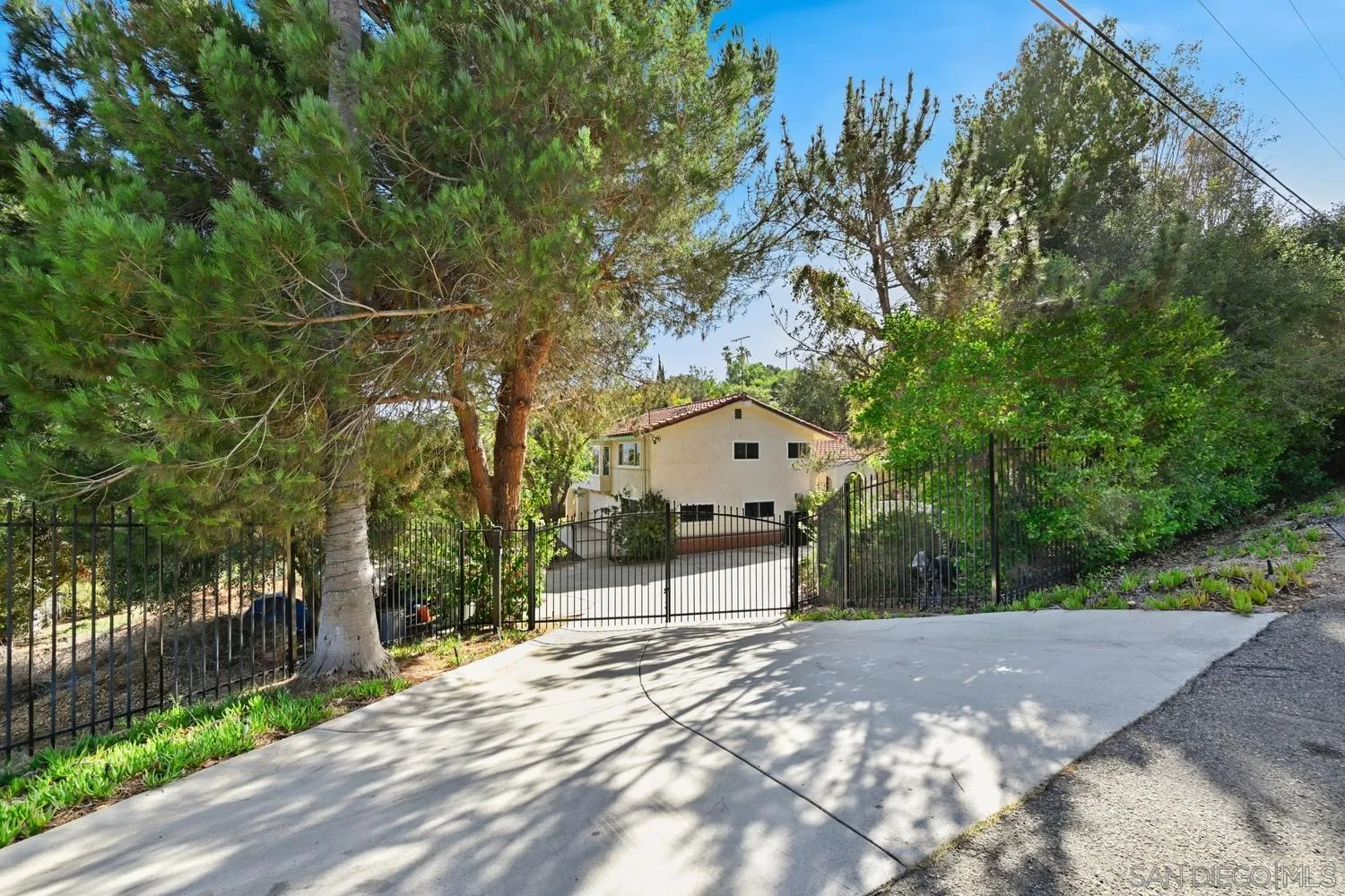 https://cdn.realtyfeed.com/cdn/127/260022843/2fb1f841492d8cfb02b9d15861edc2ed.webp