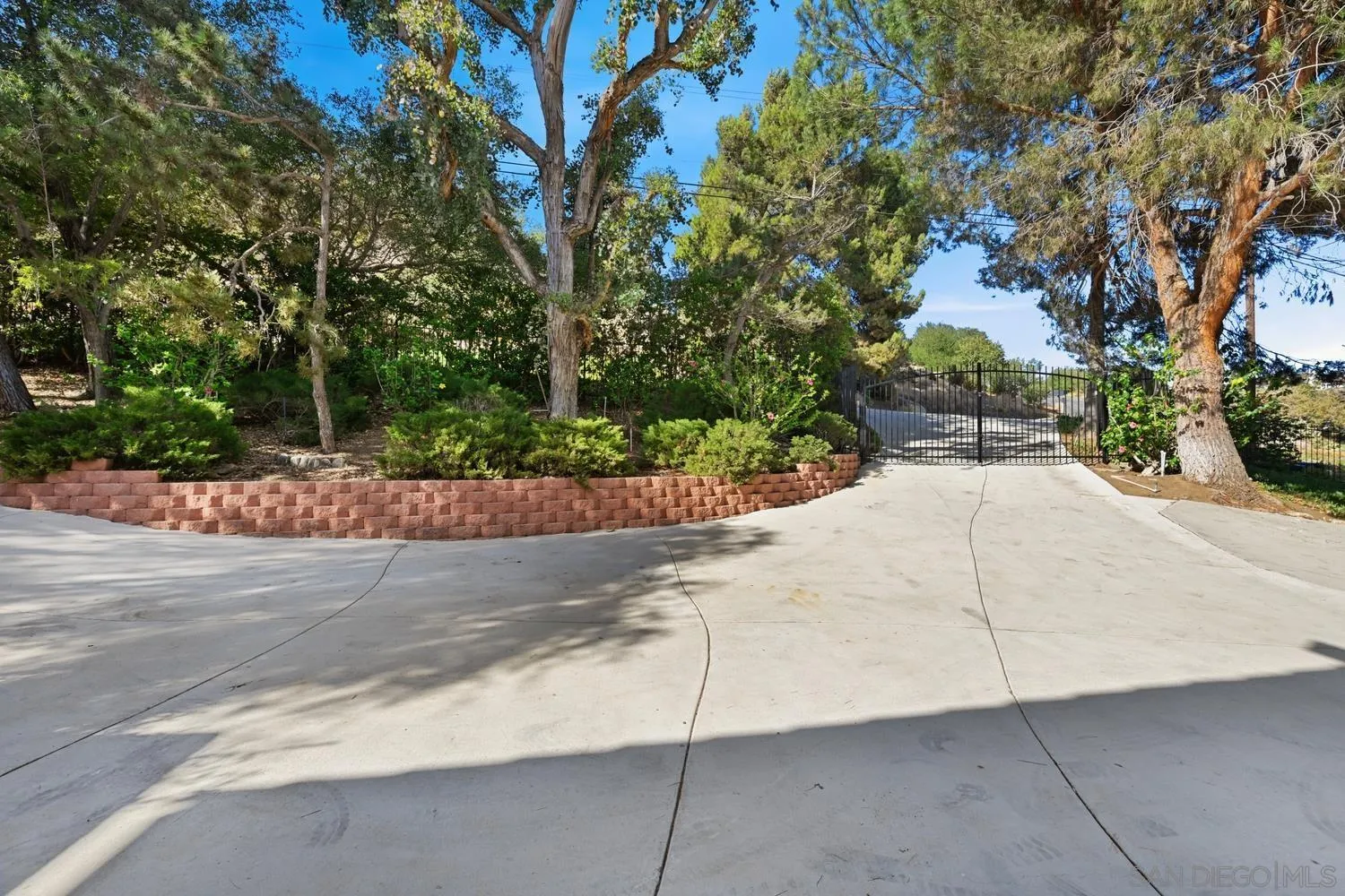 https://cdn.realtyfeed.com/cdn/127/260022843/3b3da899af5d7e22e3afbac7328c850b.webp