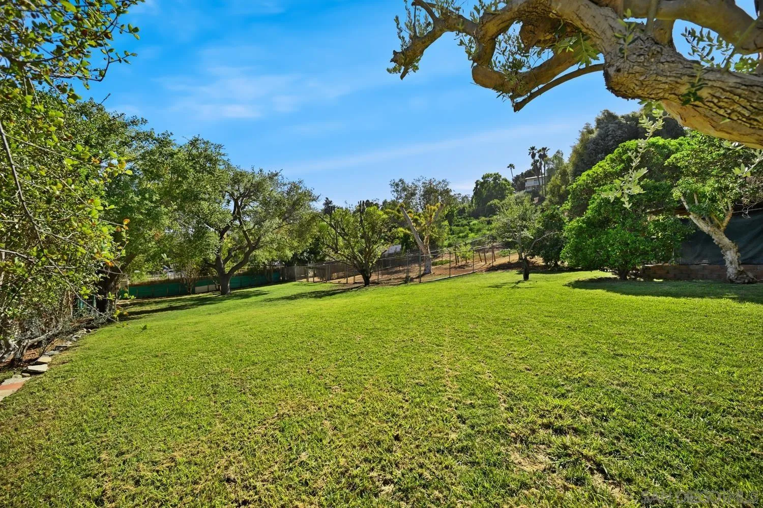 https://cdn.realtyfeed.com/cdn/127/260022843/5084624f74501d5f9f9dc6cf2a6ff6ac.webp