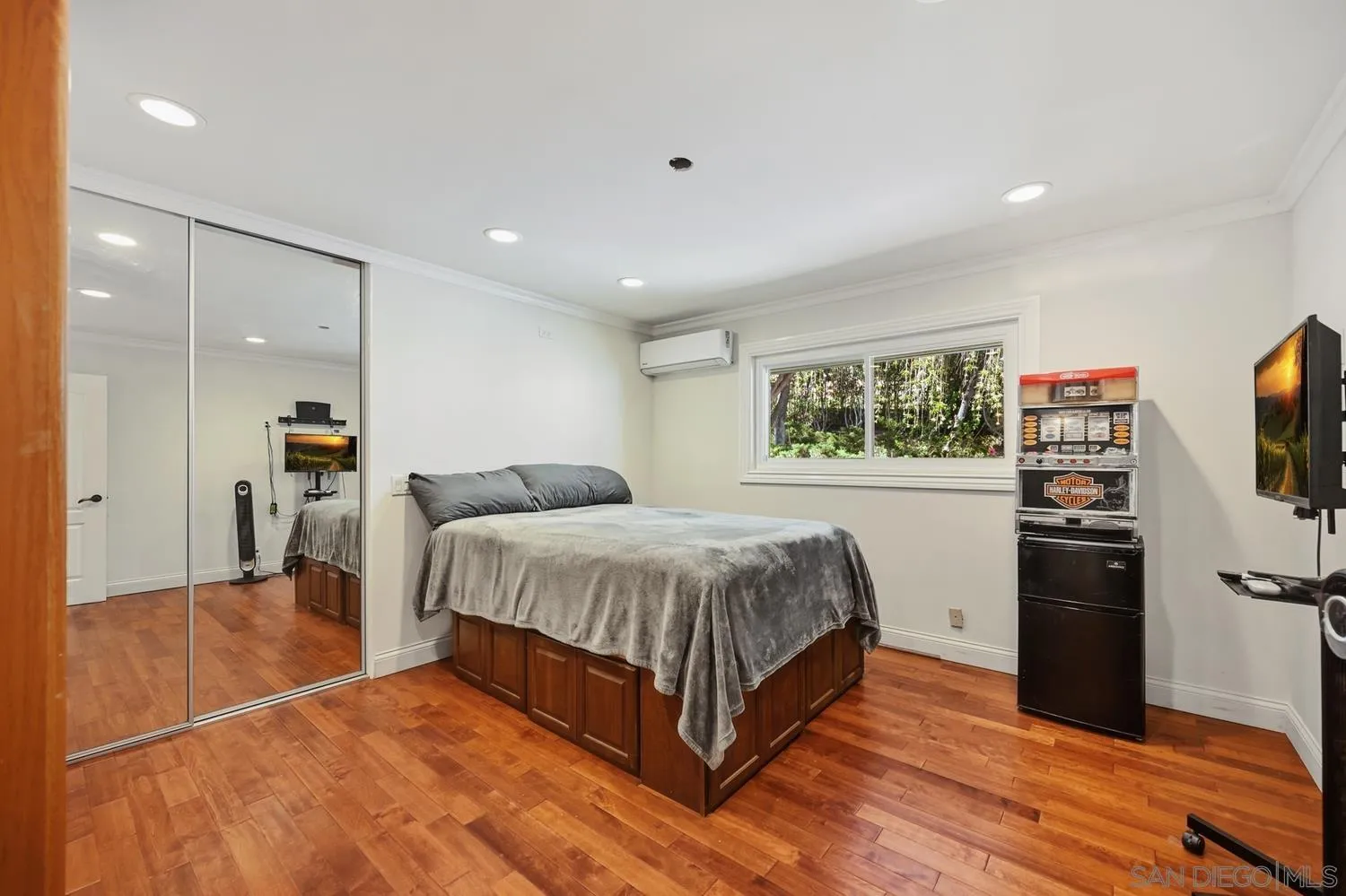 https://cdn.realtyfeed.com/cdn/127/260022843/64f54e2b158ad18d32ff933520b051ee.webp