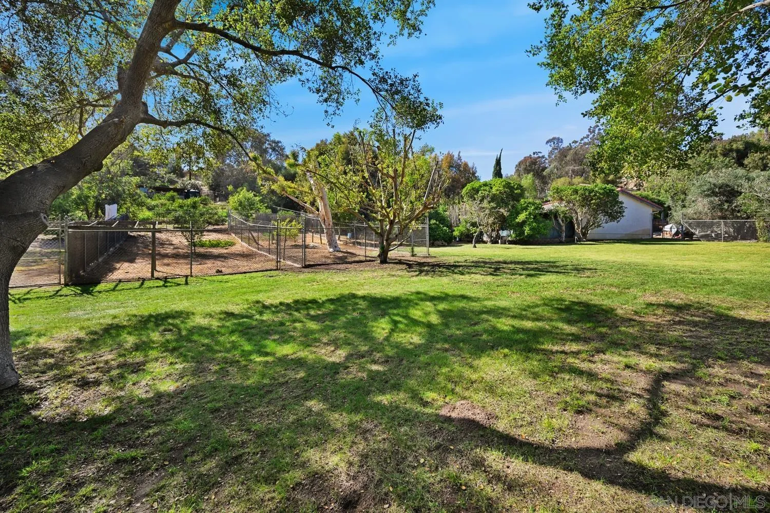 https://cdn.realtyfeed.com/cdn/127/260022843/73c1730dafba44234ef8f4ab4483caa8.webp
