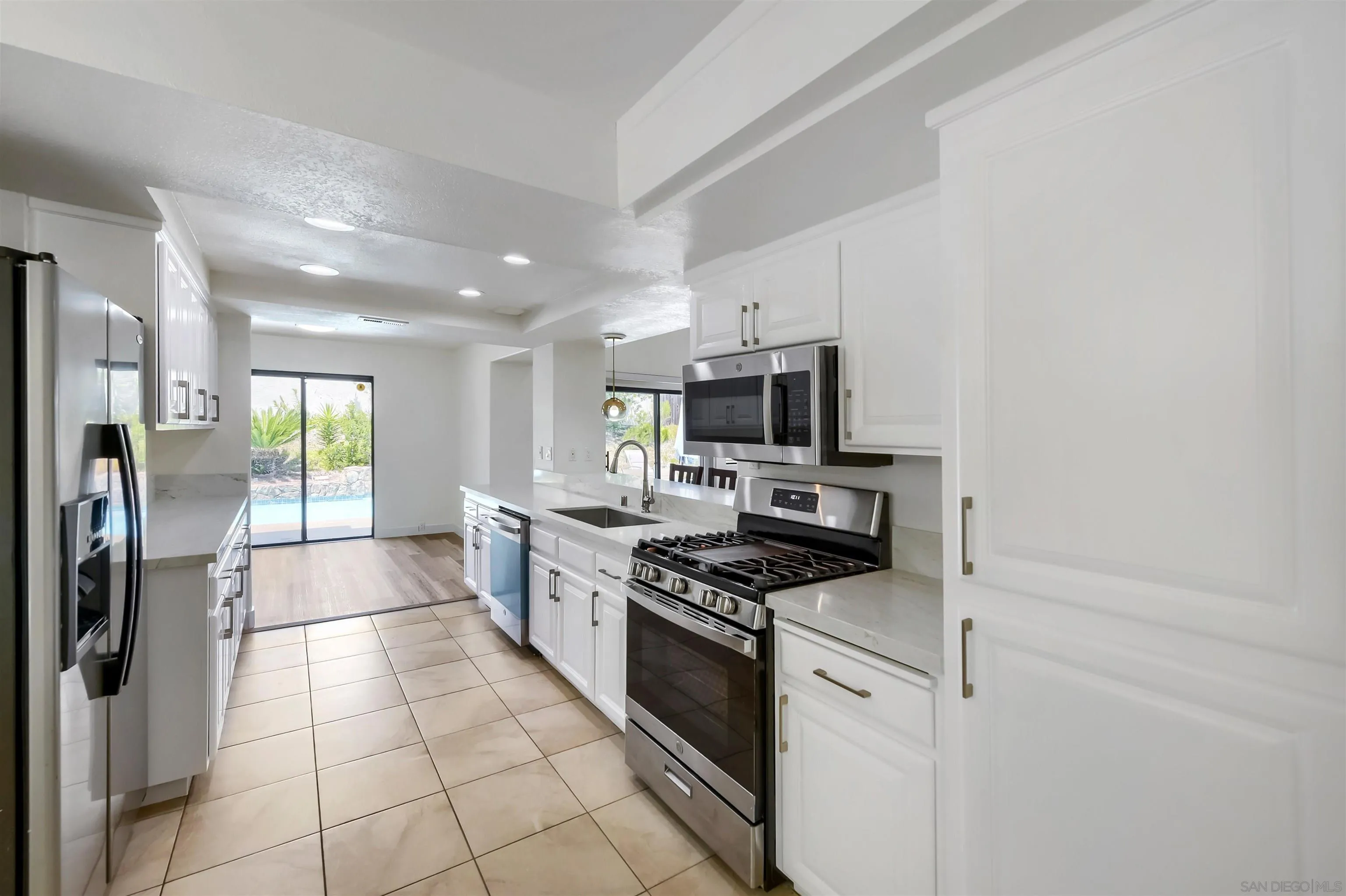 https://cdn.realtyfeed.com/cdn/127/260022844/ece71a9f434876573f307f6f38e7be38.webp