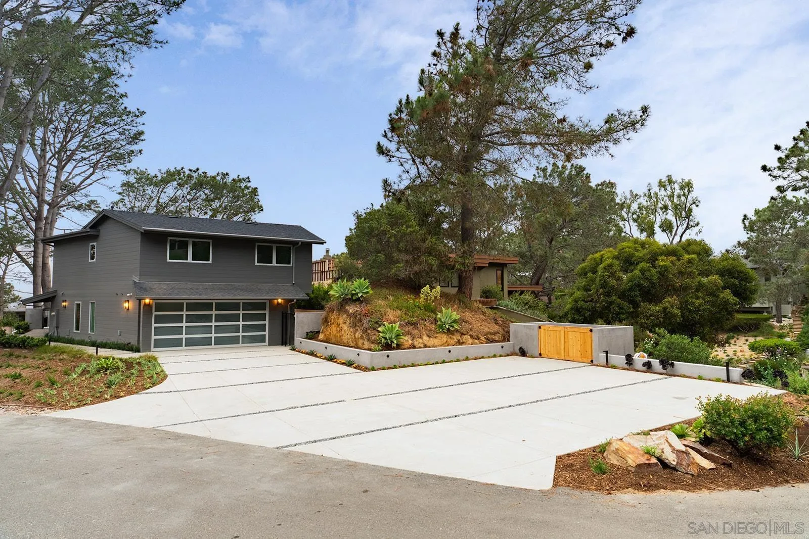 https://cdn.realtyfeed.com/cdn/127/260022846/0380199e40acb507ea9e4123b725461d.webp