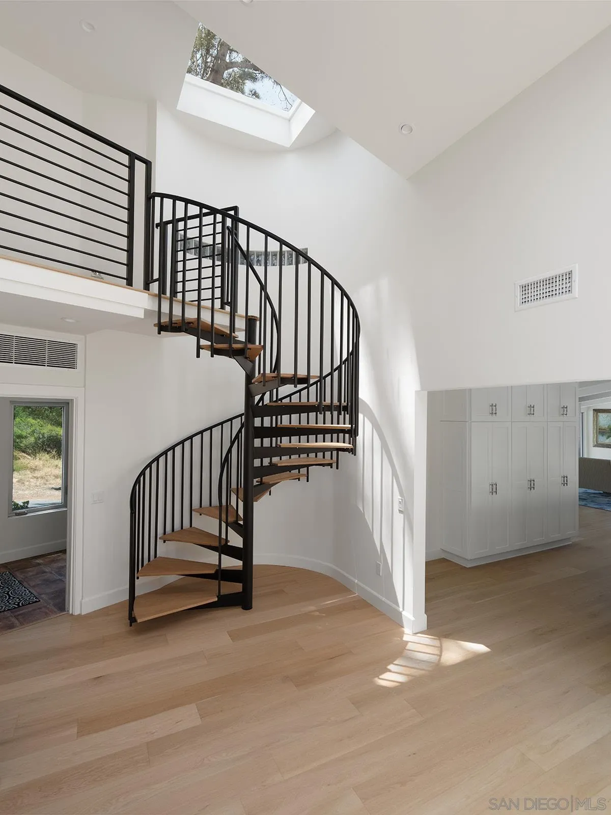 https://cdn.realtyfeed.com/cdn/127/260022846/10c992bbcf1c990d33a3c273c779858e.webp