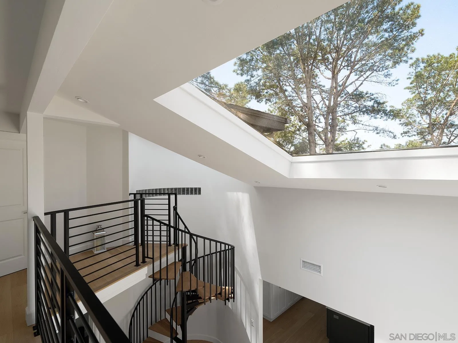 https://cdn.realtyfeed.com/cdn/127/260022846/90bbbcd7297d224d3a7c7e4e2dd750d2.webp