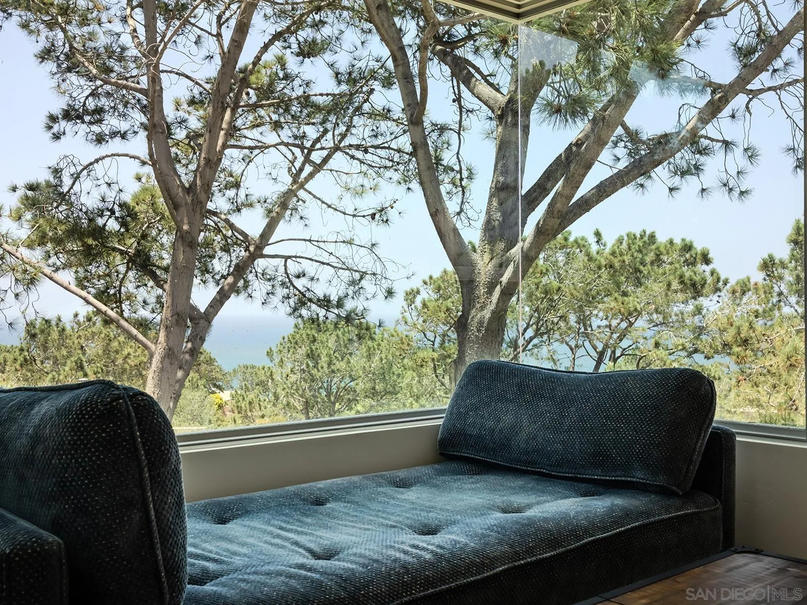 https://cdn.realtyfeed.com/cdn/127/260022846/c4c5c83e8551a64d28910b72f35f9f17.webp