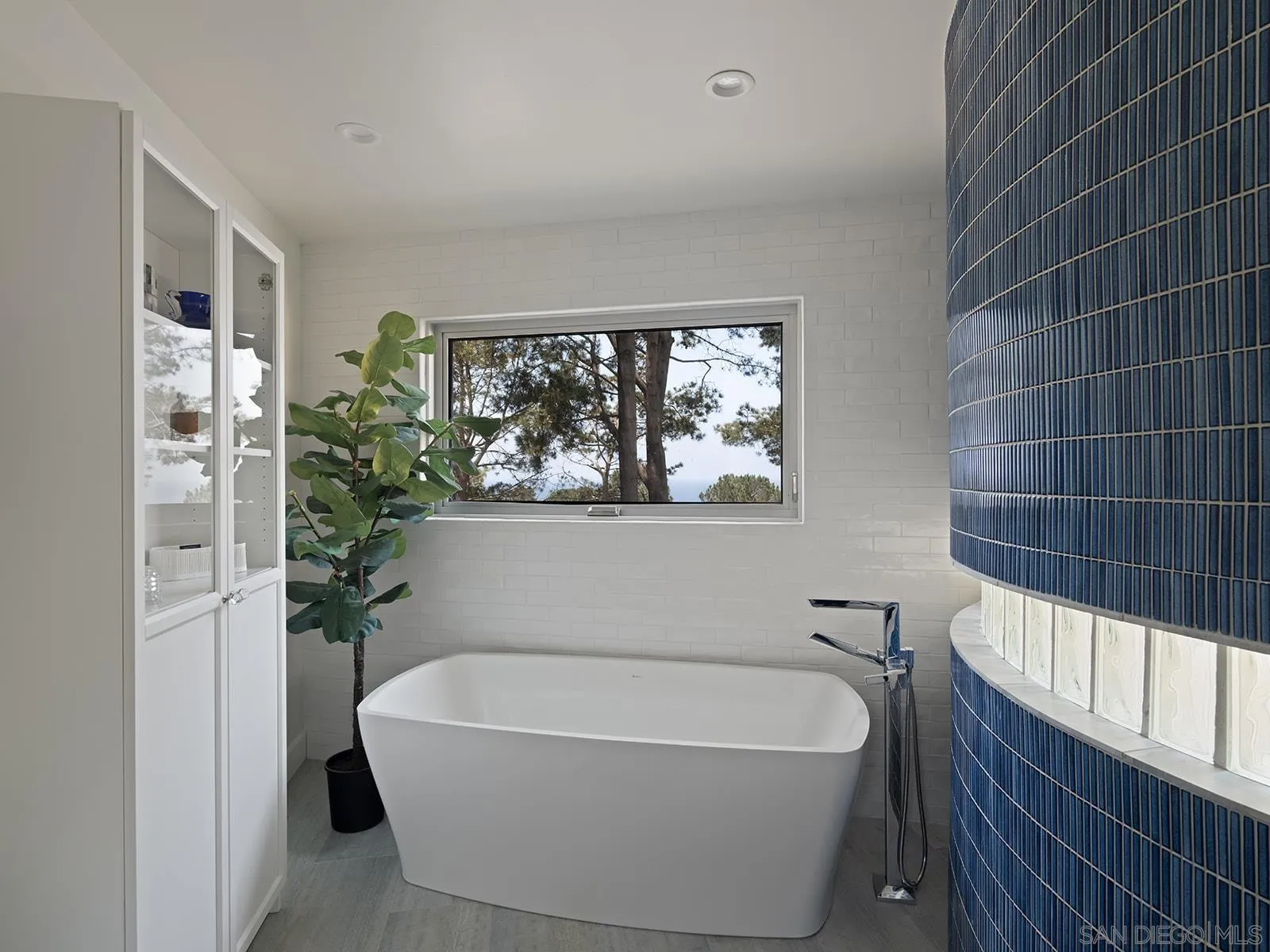 https://cdn.realtyfeed.com/cdn/127/260022846/e989f09005e44a0b2e6e6f8cc5627e5a.webp