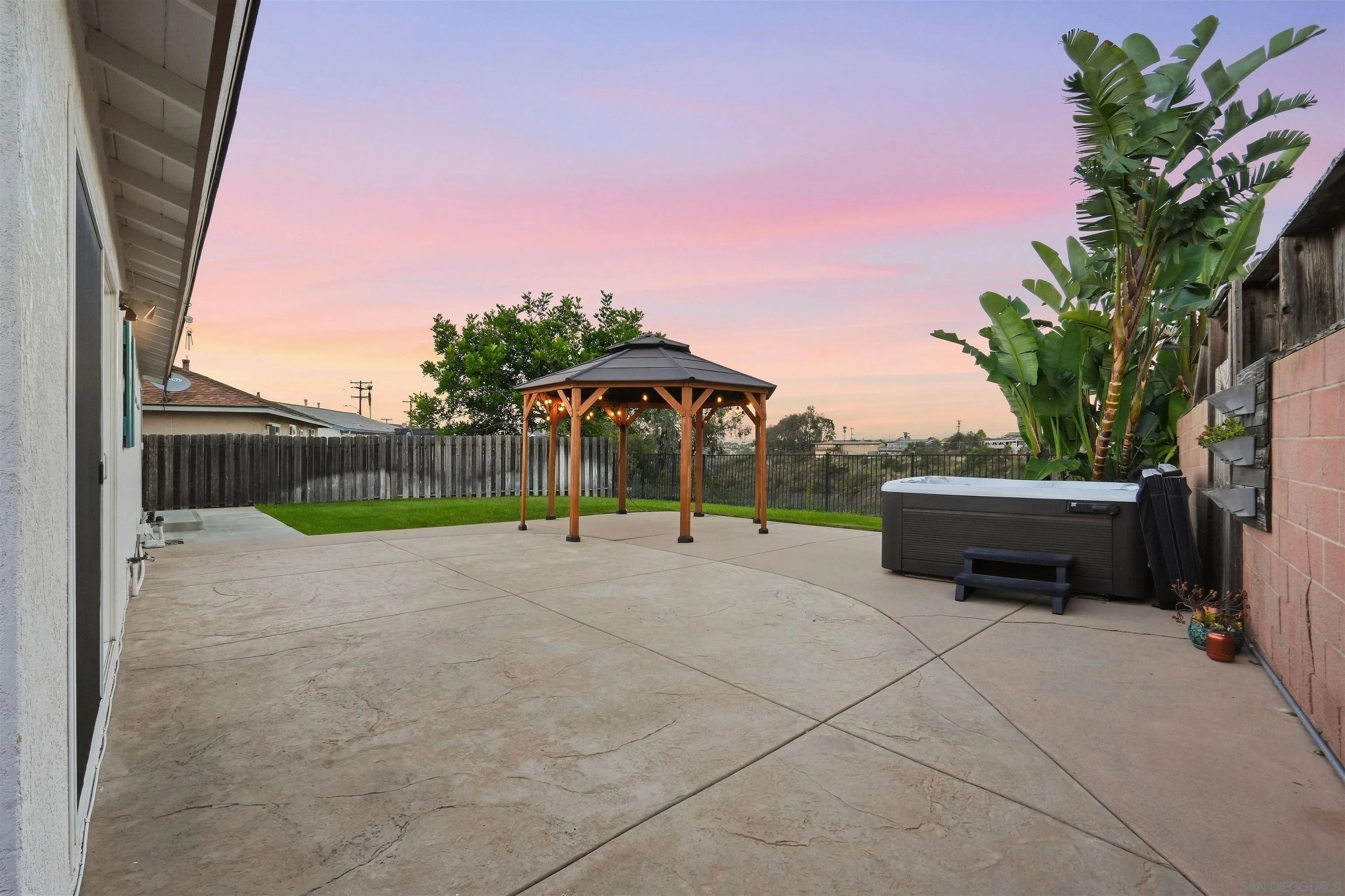 https://cdn.realtyfeed.com/cdn/127/260022847/3bf544ad9b0b8221e54ebf295c25ee03.webp
