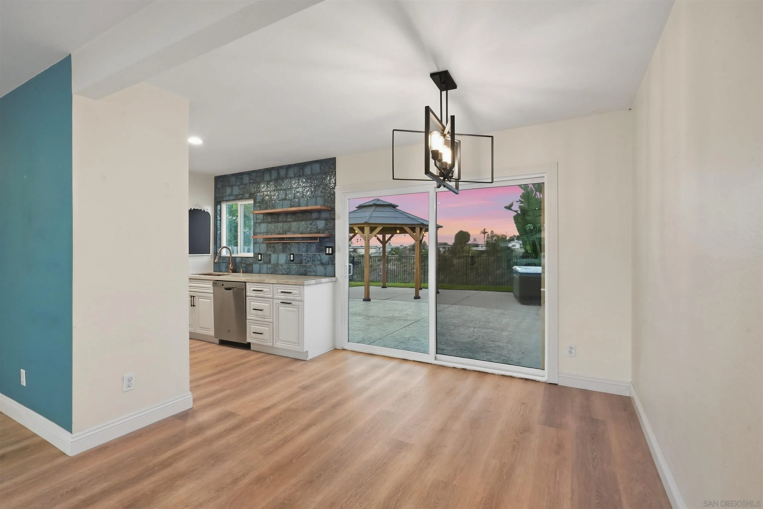 https://cdn.realtyfeed.com/cdn/127/260022847/976b3c5a85e25baba1fb70d2134b5f38.webp