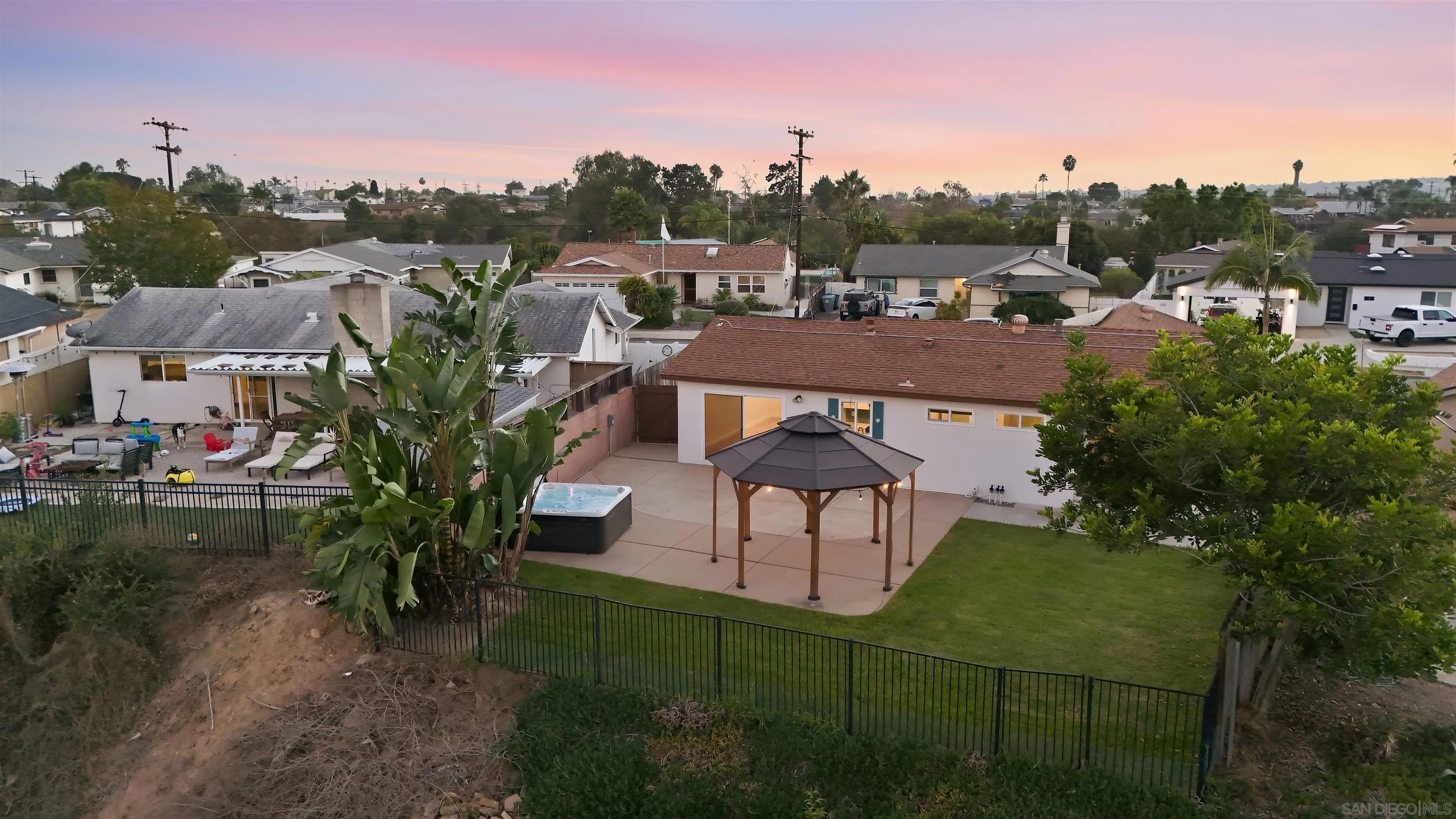 https://cdn.realtyfeed.com/cdn/127/260022847/f1ac2c093511b018bc892ae28cef2a4d.webp